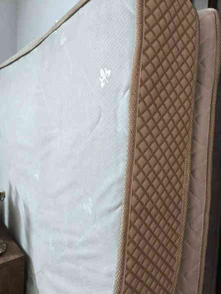 دوشك ملكي من وكالة Roma استعمال شهر اخو الجديد
ارتفاع ٣٦ سم طبقات ديباج واسفنج عالي الجودة 
مكاني حي الجهاد 

*********** واتساب 
السعر ١٨٠ الف بغداد
