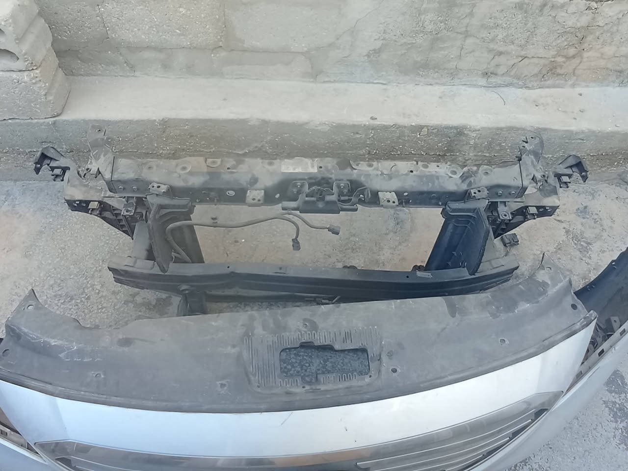السلام عليكم بجم كامل مال سوناتا 17 لون سلفر كلشي ويا عدا الايتات *********** و بيها واتساب مكاني نجف

