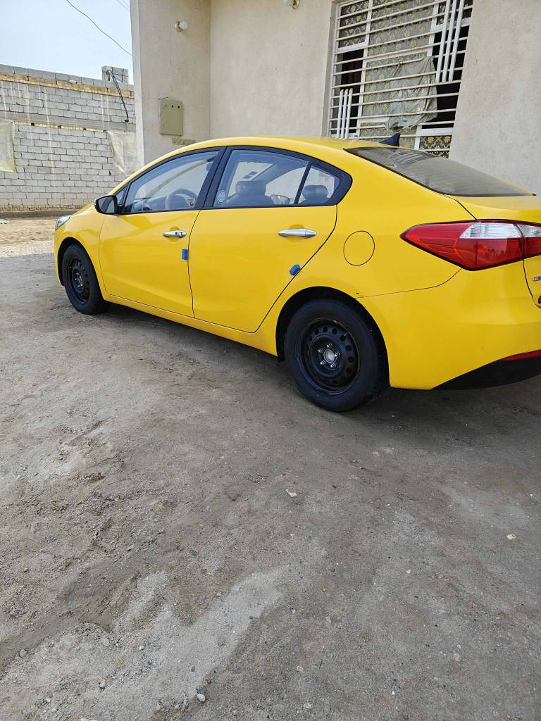 كيا سيراتو 2016 رقم ذي قار بسمي مصفرة هيئه وغرامات وارد خليجي مكفوله من الضربه والتبديل والفتح شرط السياره جاهزه مكينه كير تخم تاير تبريد مواصفات شاشه كامره تحكم استيرن محرك 1600 دوش ما مفتوح السعر 117 و بيها مجال للشراي للاستفسار الاتصال على الرقم *********** مكاني ناصريه الشطره, ذي قار
