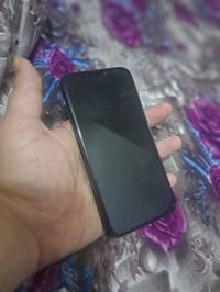 ايفون 11 برو • باتري ٨٠٪ • زر تعلية معطل