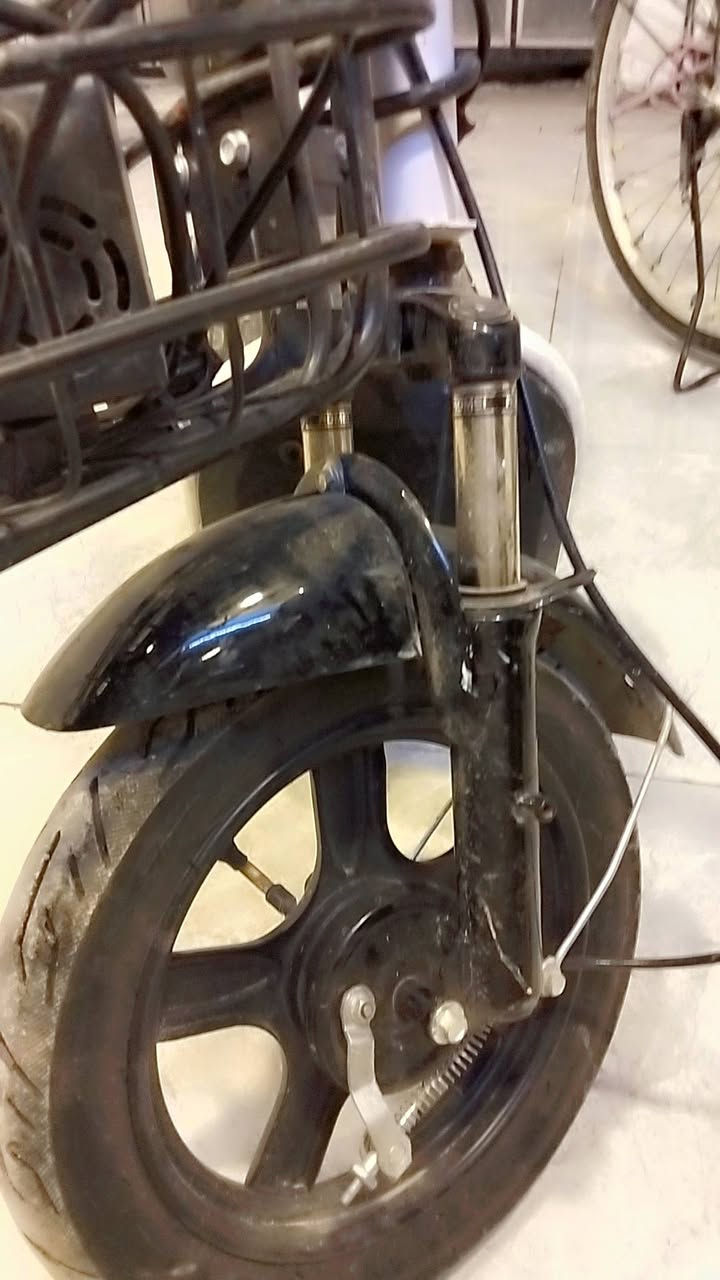 السلام عليكم دراجة شحن أخو الجديد بيضة نظيفة سويج بصمة عدد 2 شاحنتها موجودة بلادية دراجة نظيفة 300 وبيها مجال قليل ***********
