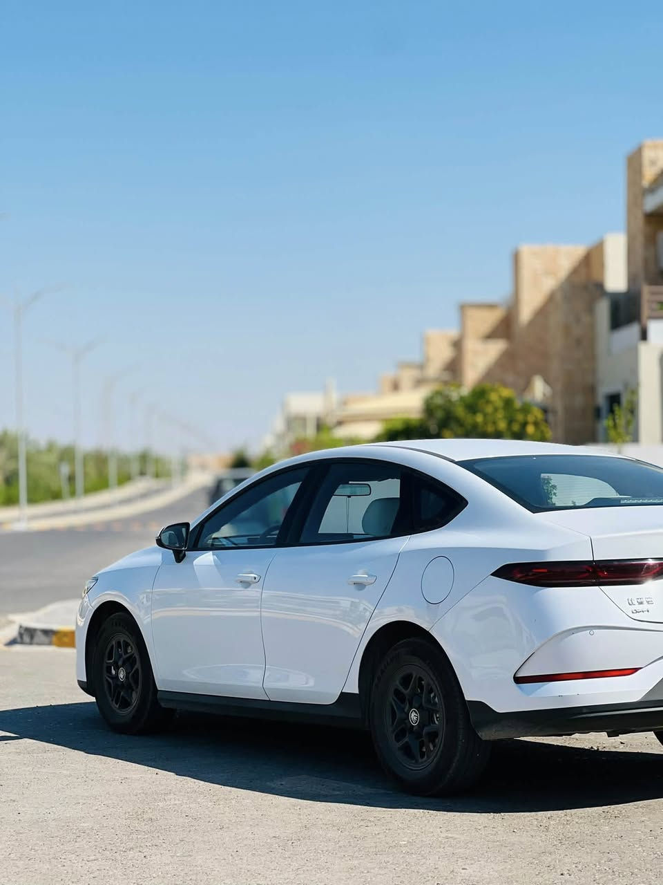 🚘 BYD بي واي دي گن بلاص نقداً فقط  🚘
ماشيه  5000 علبانزين. ! 7000 علشحن 
🔋 المحرك والتقنيات

  • محرك 1500cc اقتصادي (Hybrid + Electric + Petrol)

 • تبريد أمامي وخلفي قطعتين
 •   تمشيك  مايقارب2100 كم🔥+ على الكهرباء فقط 55km
 • بصمة + كارت دخول ذكي
 • شاشة وسطية
 • كامرة خلفية
 • حساس خلفي 

💡 الإضاءة والتصميم
 • لايت زنون
 • بك لايت LED
 • ويل اسود مات 
 • داخل جلد لون ابيض
 • تحكم مقود جانبين

ملحقات:- شاحن + كارت+ ماسحات+ مثلث وجميع التفاصيل 

تجربة قيادة مختلفة وتفاصيل تليق باللي يدور على شكل + أداء + تقنية.

📍 العنوان:  تكريت مجمع بيتي 
الستفسار ***********
