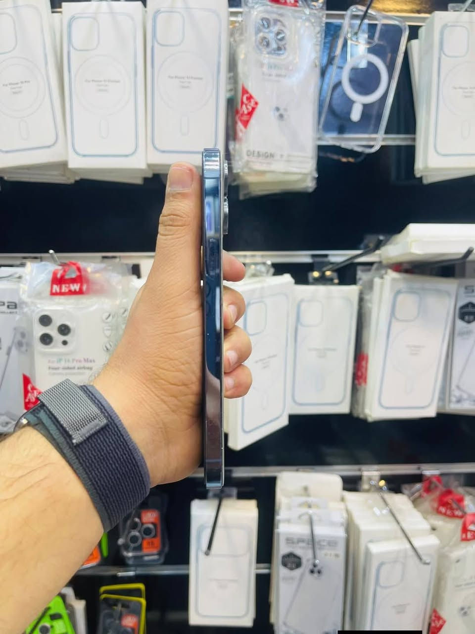 السلام عليكم للبيع
iphone 13 Pro Max 
ذاكره 256 
بطاريه 70‎%‎ ابد ميصرف بلادي فول ب الشحن 
لون بحري 
نموذج M شرق اوسط ماستر A/AA
نضافه 90‎%‎ الجهاز بلادي وضع شركه مامفتوح ولا مصلح كله بلادي وكله شغال مابيه اي خلل كله شغال انترنيت اتصال كامرات فيس ايدي صوت هزاز كله شغال فقط الظهر مالته مفطور الجهاز ومخليله لزكه بلادي السعر قفل 490 نهايته مكاني بغداد مدينه الصدر قطاع 23 رقمي ***********
