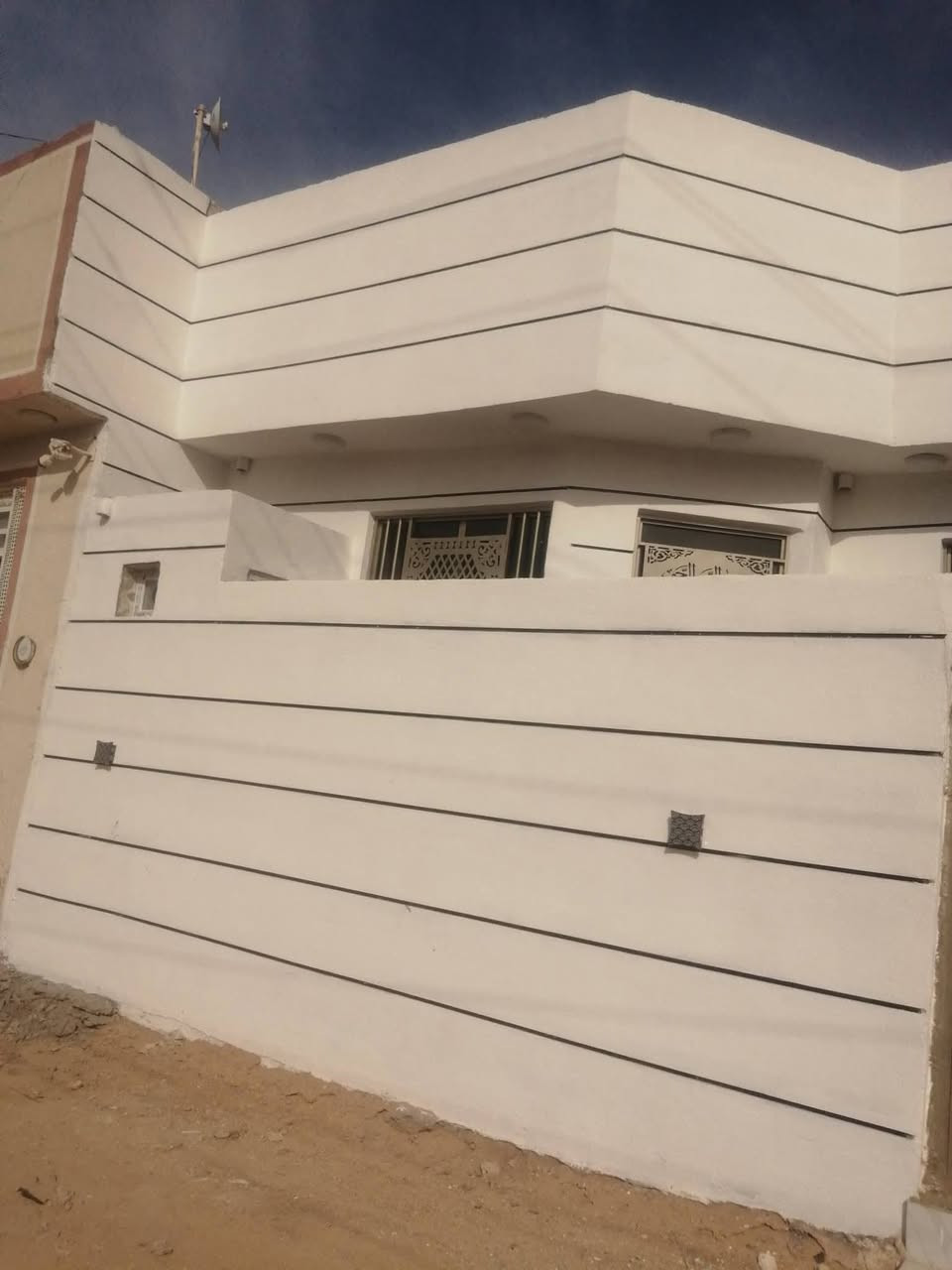 بيت للبيع مساحة ١٠٠متر كربلاء المقدسة حولي ابو مهدي المهندس منطقة الشبانات سعره ٥٣وبي مجال لاستفسار أكثر الاتصال على الرقم ***********
