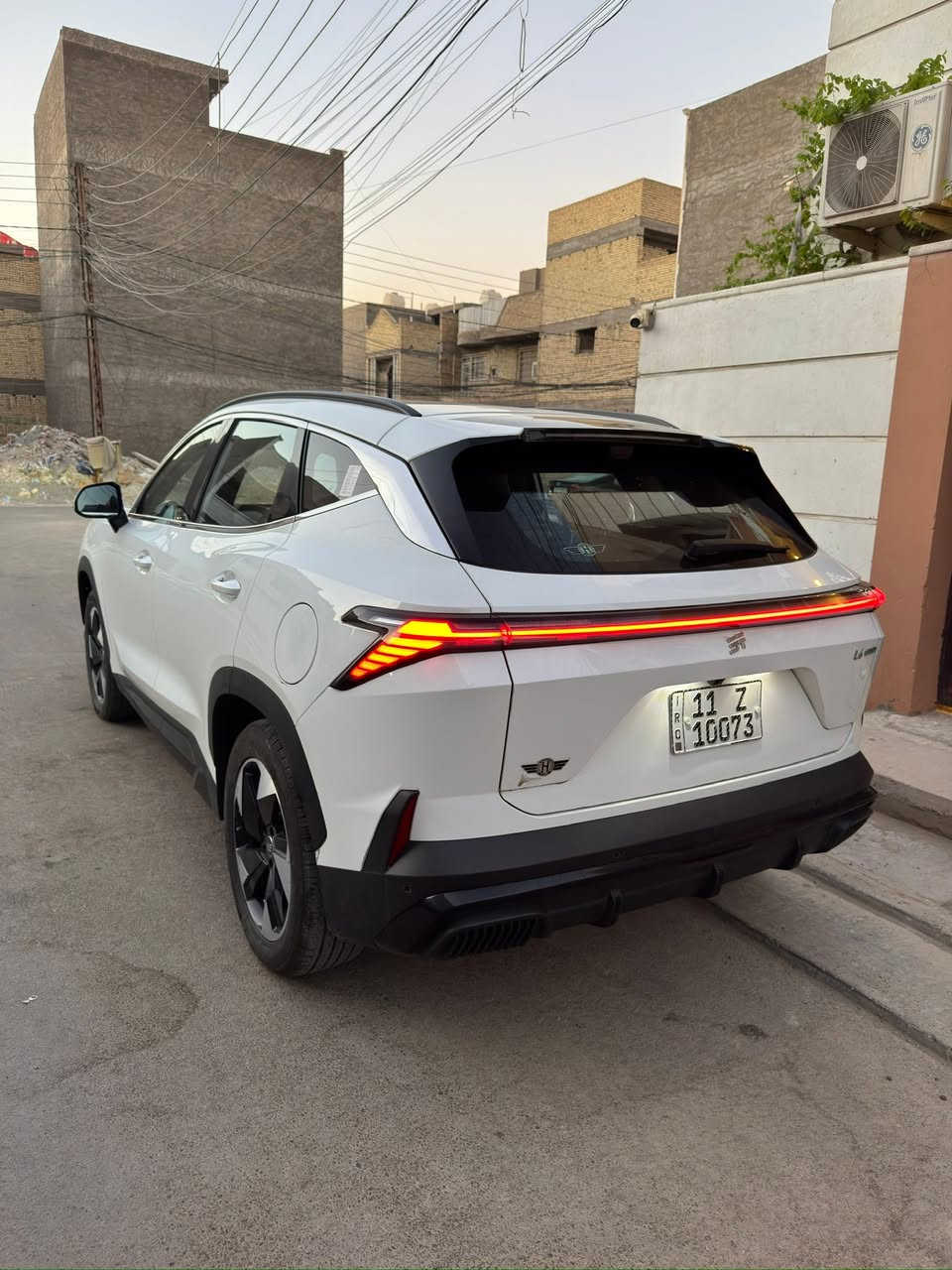 السلام عليكم جيتور L6 PHEV – فئة ( الالترا ) تجي مواصفات اكثر من الفول ***********
رقم اللوحات مميز

 • ضمان 10 سنوات  أو مليون كم
 • 8 سنوات على البطارية أو 150,000 كم 
 •  السياره مغلفه ppf بالكامل ( افلام حمايه )  ب ( 1300) دولار
•  ضمان ١٠ سنوات لل ppf
•السياره مغلفه ارضيه وصندوق جلد بالكامل 
• ارضيات السياره كامله
•  محرك 1.5 تيربو + محرك كهرباء، 
 •  358 حصان 
•  العزم 530 نيوتن
•  مدى كهربائي يصل إلى 114 كم / والمدى الكلي يتجاوز 1200 كم

 المواصفات 

 • فتحة سقف بانوراما ضخمة
 • رادار تفاعلي
• قيادة  ذاتية 
• نظام أوتو هولد
• كبح طوارئ
• كشنات جلد رياضيه تدفئة وتبريد 
• كشنات الاماميه فول تحكم كهرباء
• حساسات اماميه وخلفيه
• حساسات مطر
• حساسات ضغط الاطار
• صندوق كهرباء
• مرايا جانبيه كهربائية قابله للطي هيتر
 • كامرات ورادارات محيطيه 540 
• تحذير مغادرة المسار
• كاميرا  تسجيل داش كام
• كاميرا  داخل غرفه القياده لتنبيه السائق 
 • شاشة عملاقة 15.6 إنج + شاشة عدادات 9.2 إنج
 •أوامر صوتيه كامله
• إنارة محيطية  + ثلاجة
 • أنظمة أبل كاربلاي وأندرويد أوتو
 • نظام صوتي 8 سماعات + شاحن لاسلكي سريع
 • تشغيل عن بعد + بصمة 
 • وسائد هوائية 
• فلتر هواء N95
• نزول منحدرات، وغيرها الكثير
• ويل حجم ١٩ 

السعر 29,900,00
