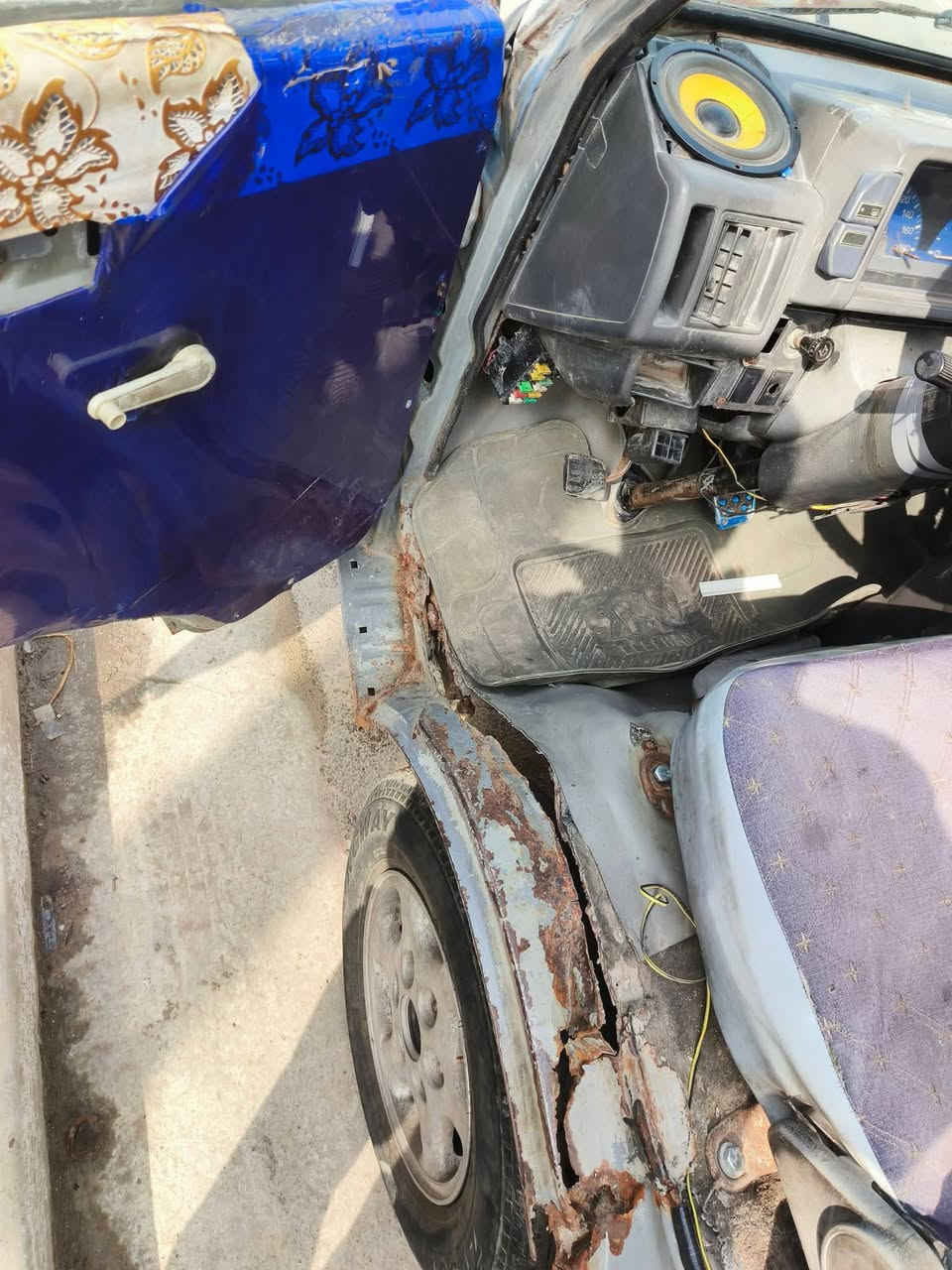 السلام عليكم 
كيا بسته موديل 93 رقم ديالى إنكليزي باسمي تحويل تريد وكاله سنويه نهايه 30 
مكاني الشعب تلفون 
***********
السعر 27 وبيها مجال 
سياره بلادية ما مسمكره ابد بيها كم قطعه خياس
