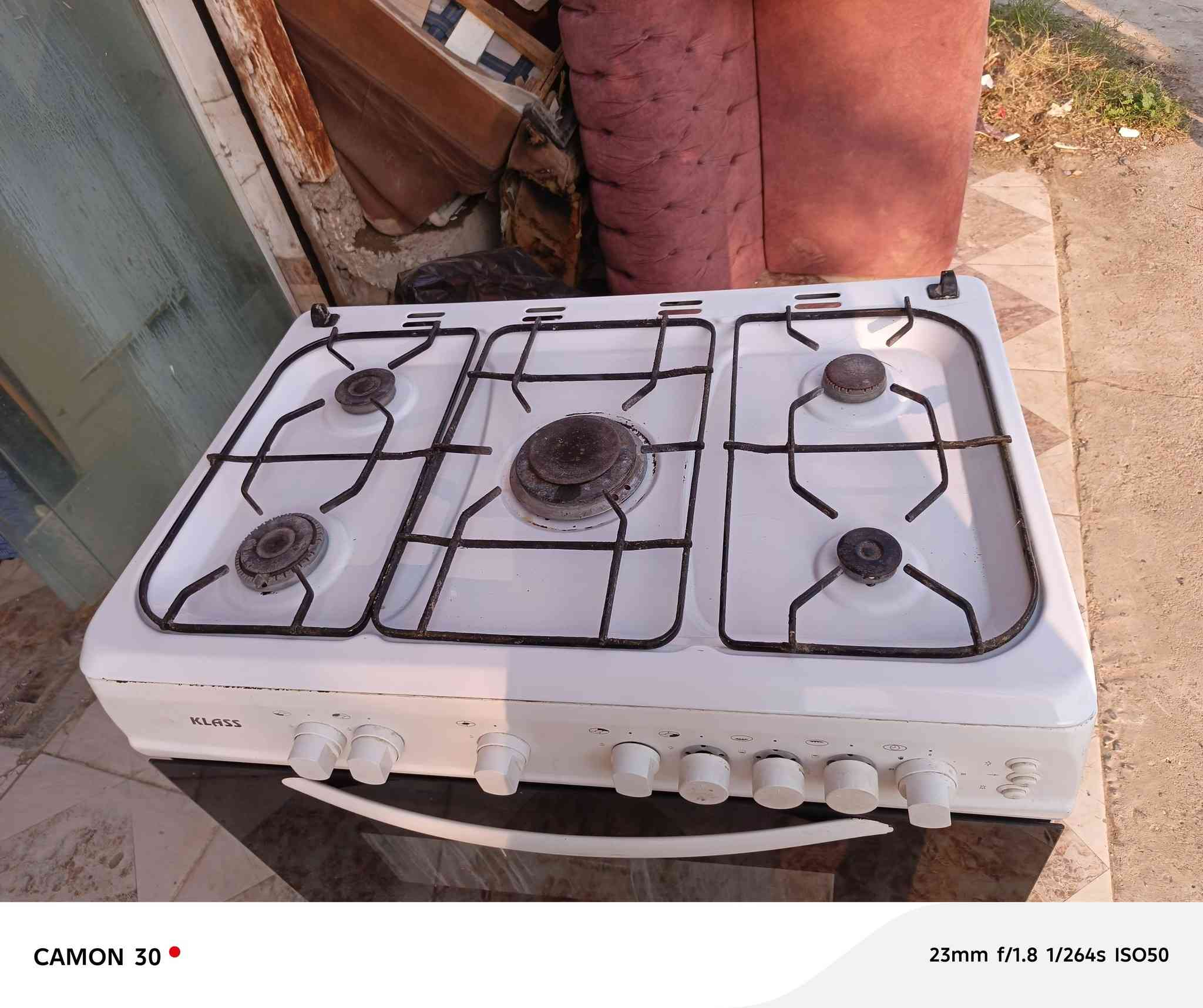 طباخ شغالة ونظیفه جدآ شرط النظافه سعر 100 الف
***********
***********
