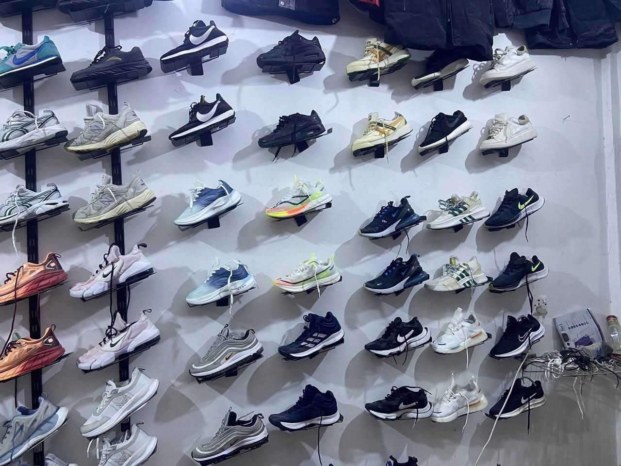 احذيه باله اوربي تقريبا 150 قطعه شلعه سعر القطعه 9 الف رقم ***********
