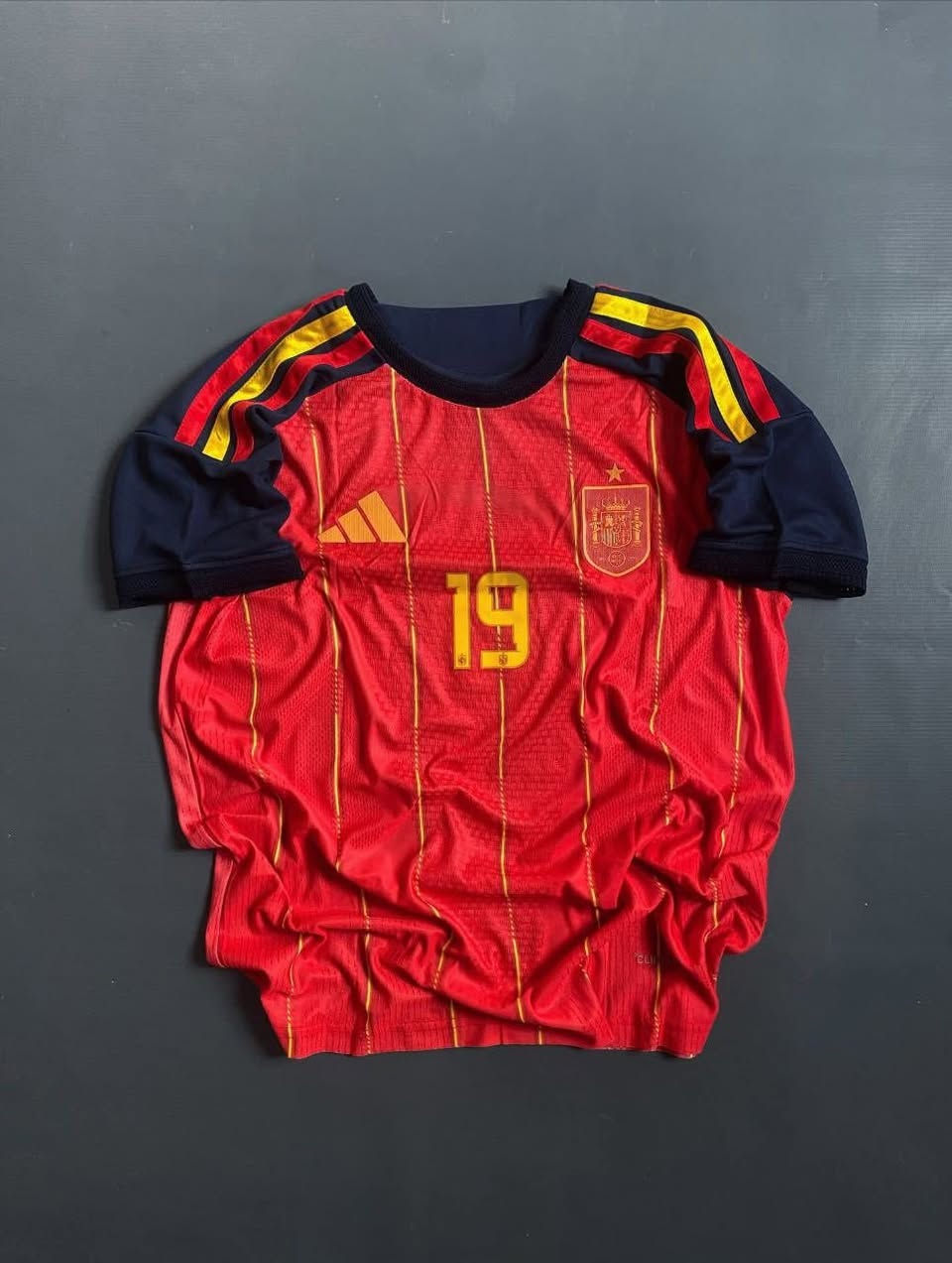 👕 دريسات تايلندي (خامة ممتازة)
• نسخة المشجع: 15 ألف دينار.
• نسخة اللاعب: 18 ألف دينار.
🚚 توصيل لكافة المحافظات
للطلب يرجى مراسلتنا:
• عبر واتساب: ***********
• أو عبر خاص الماسنجر
