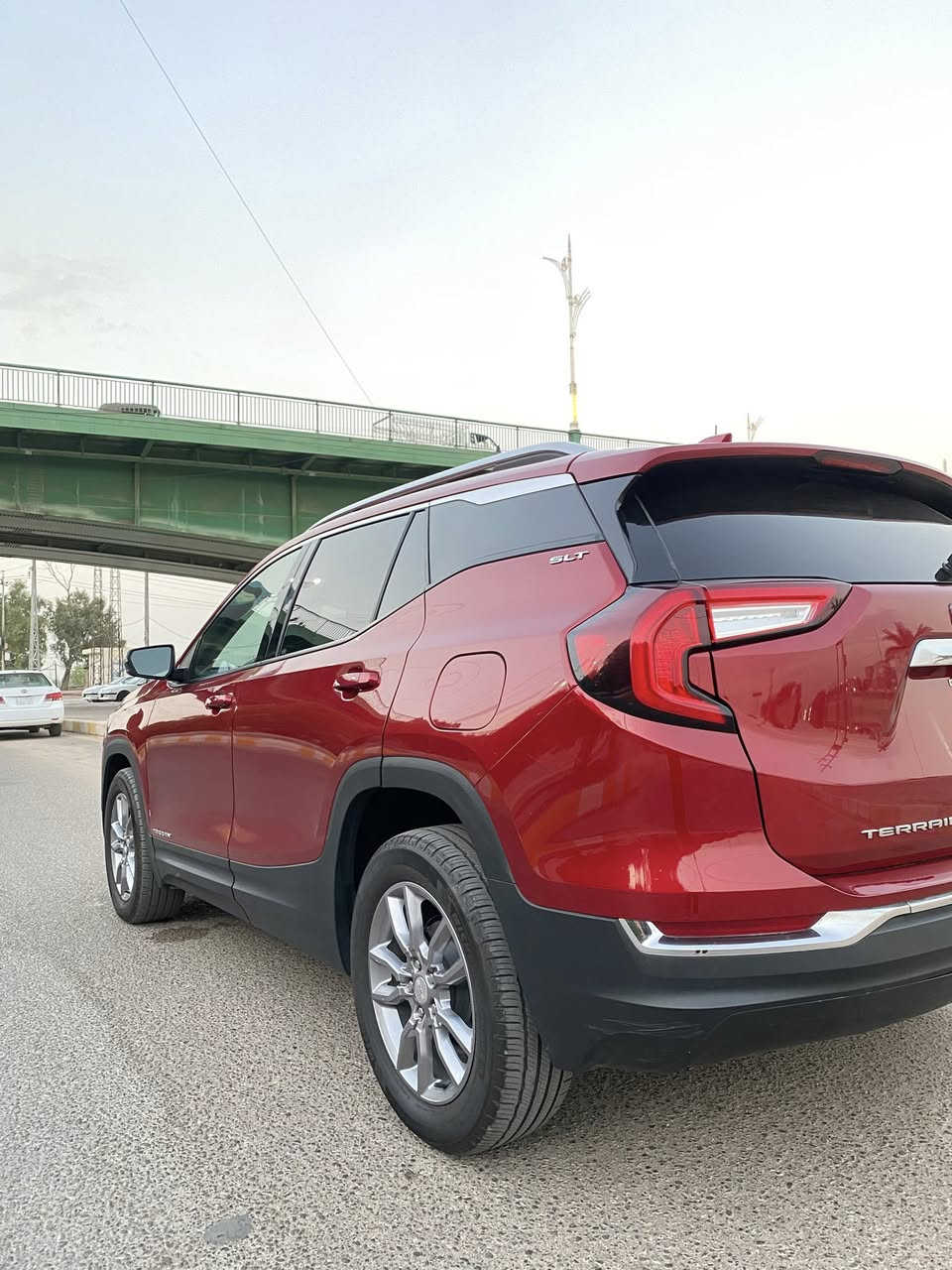 السلام عليكم ….
‏GMC تيران موديل (2022 )اللون احمر
**ملاحظه**  (( السيارة مرقمة ميسان )) بأسمي
المحرك (4 سلندر ) (1500) تيربو T
الضرر :- السياره تبديل بنيد + جاملغ 
السياره ماشية :- 23 الف ميل  / الفئه :- SLT
(مواصفاتها) 
- توويل /فورويل (AWD) 
- شاشة اعطال داتاشو + شاشة دشبول حجم كبير 
- بصمه 4 ابواب + بصمه تشغيل عن بعد(REMOTE START) 
- هاند بريك بصمه + اوتو ستوب( AUTO STOP)+ اوتو ستارت(AUTO START ) 
- سستم صوت (BOSE) 
- كامره خلفيه دواره 360 
- رادار امامي ( تحديد مسار) 
- رادار خلفي ( التحذير من الاصطدام) 
- حساسات امامية + حساسات خلفيه 
- اكثر من نظام قياده 
- كشنات جلد + كشنات اماميه تحكم كهربائي 
- كشنات هيتر +استيرن هيتر + فول تحكم استيرن 
- كشنات خزن + ميموري 
- نظام مانع الانزلاق + نظام مانع الانحدار 
- تبريد قطعتين + ويل كروم 18 
- لايتات زنون LED + بكلايتات LED 
- جنطه بصمه كهربائية 
السيارة نظيفة وجاهزه  
العنوان :- ميسان - العمارة / السعر:- 170$  ورقه
 (17,000) دولار 
للتواصل ع الرقم *********** ومتوفر ايضاً واتساب
