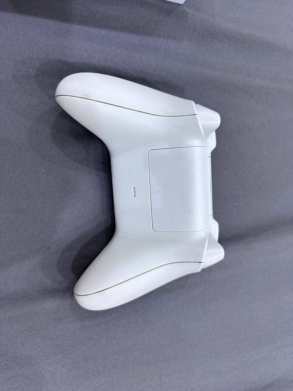 اكس بوكس سيريس اس ابيض
الحالة نضيف 100% 
مدة الاستعمال سنة 
يحتوي على يدة اصلية وسلك تشغيل 
و سلك ربط HD للتلفاز مع سلك انترنت LAN
ملاحظة :بدون باكيت
السعر 330 الف وبي مجال للطيبين 
للتواصل ***********
البصرة المعقل
