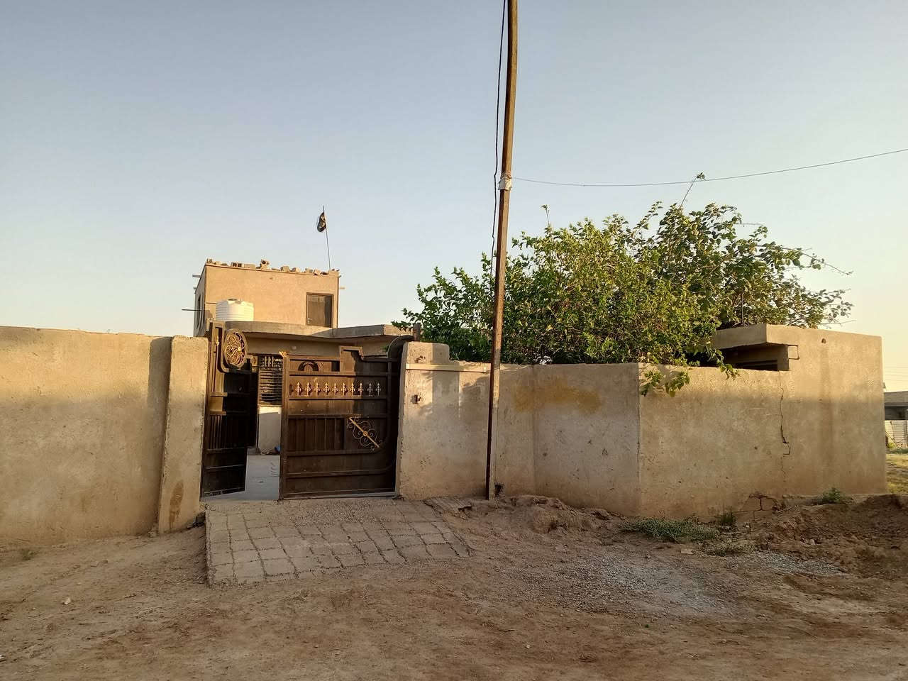 سلام عليكم بيت للبيع مساحه 500م زراعي سند 25 عنوان تقاطع نهروان مقابل اسواق ابو علي وتنزل قريه إلمام الحسن ستفسار اتصال ***********

