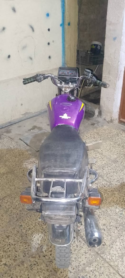 السلام عليكم دراجه ايراني خمسه كير موديل 2023مكينه مكفوله نواقص بسيطه كلش شغال السعر 550وبيه مجال   مكان الدوره ابو دشير.                                                                 ورقم الهاتف ***********
