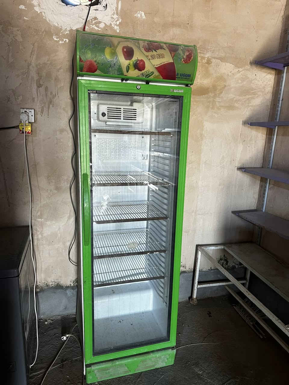 براد للبيع نضيف شغله عالفحص المكان ناحيت المعتصم السعر250(***********)
