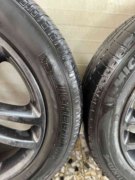 سلام عليكم زوج وياله وتايرات بحاله جيده جدا مال فور ويل حجم 19 نضيفات وعليهن تايرات مشلن قيم بليرضي الله وتعال اخذهن 
*********** بغداد
