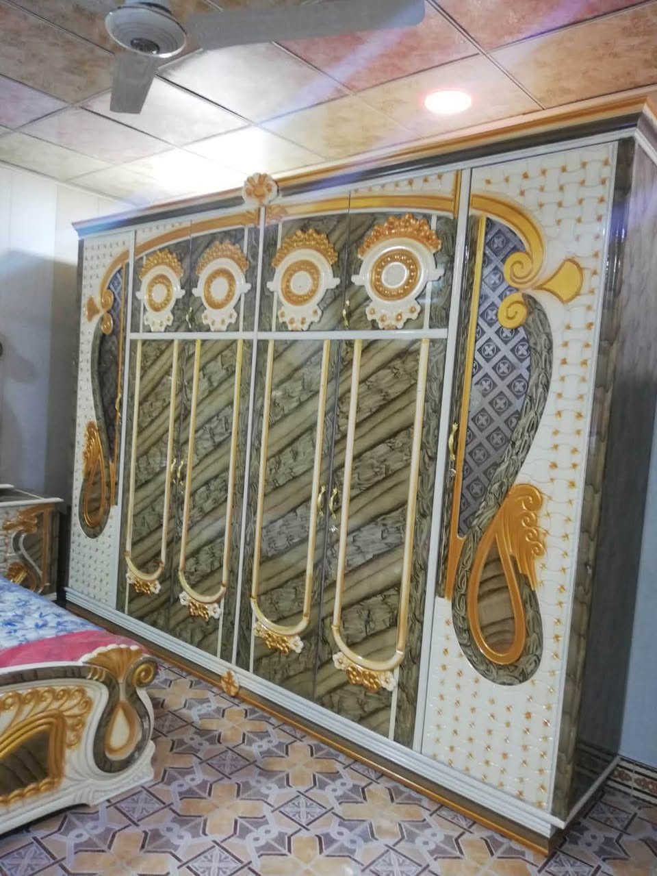 السلام عليكم
غرفة نوم خشب عراقي سعرها مليون ونص والمندر وياها وبيها مجال .. للتواصل ***********
