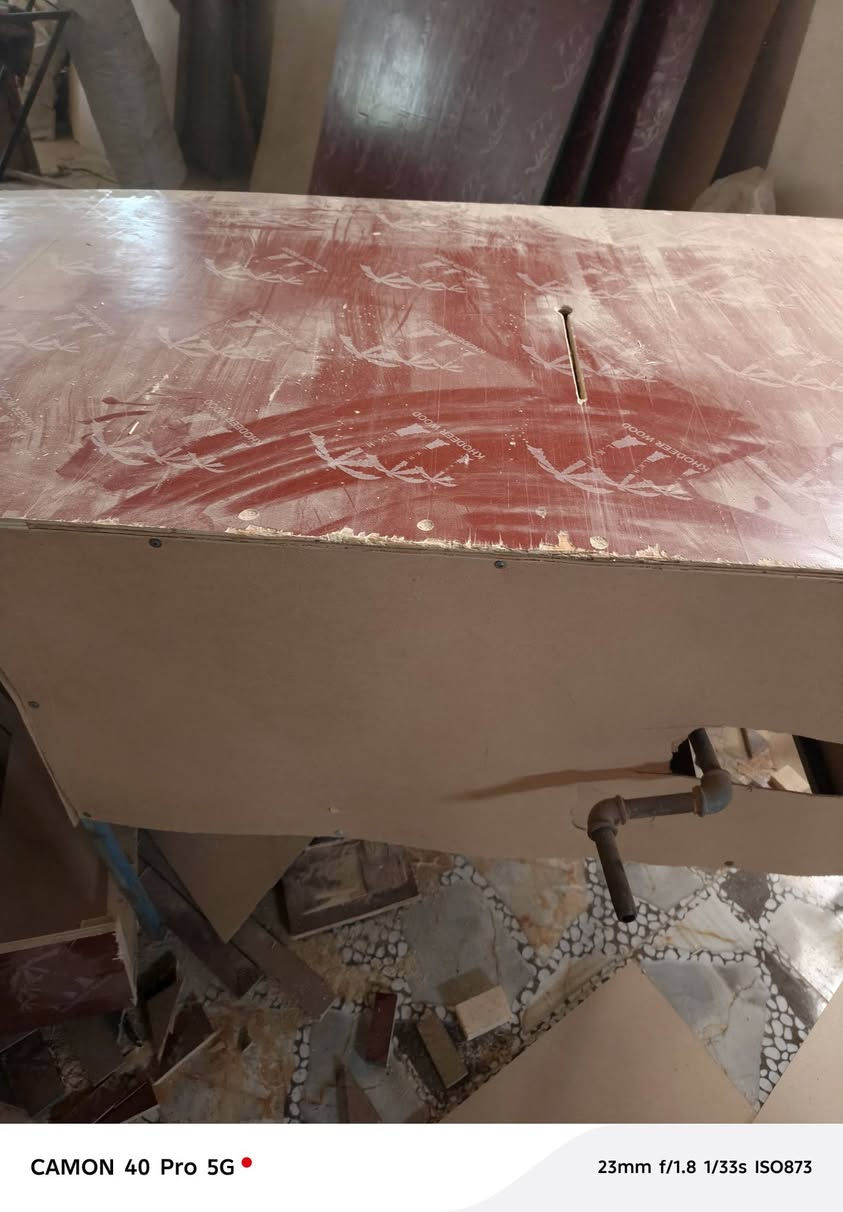 متاح مكينه نجاره سنكل 
ماطور 4 حصان دبل قايش 
نضيفه بيه نتله خفيفه مامئثره 
مكان كركوك سعر 400 وبيه مجال وحده من رجل الميز مكسوره ***********
