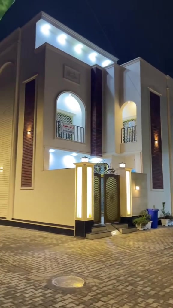 هاذه البيت مساحه 130 متر 
عنوان المشراق مقابل مستشفى المواساه خلف التقاطع 2بيت عن شارع 14 تموز
بيت ركن كله طابوك 3 طوابق 
طابو صرف بسمي كله مصفر كهرباء ماي
بي 5 غرف منام 2 حمامات صالات 2 مطبخ حار وبارد البيت مجهز بكلشي حته كاونتره وياه السعر المطلوب 380 وقابل لتفاوض علمآ لتفاق مع صاحب الدار  ***********

