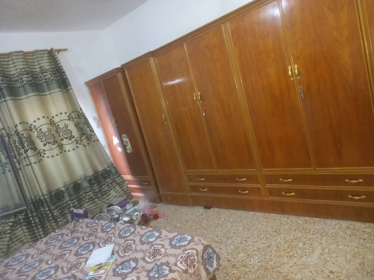مطبيت مساحه ٢٠٠ طابو زراعي  سنتر عل تبليط حله ورديه فرع ابو كيره غرفتين وصاله واستقبال ومطبخ ارضيه كاشي جذارن سيراميك حزام كامل مابي اي نقص استفسار *********** فارغ جاهز لسكن
