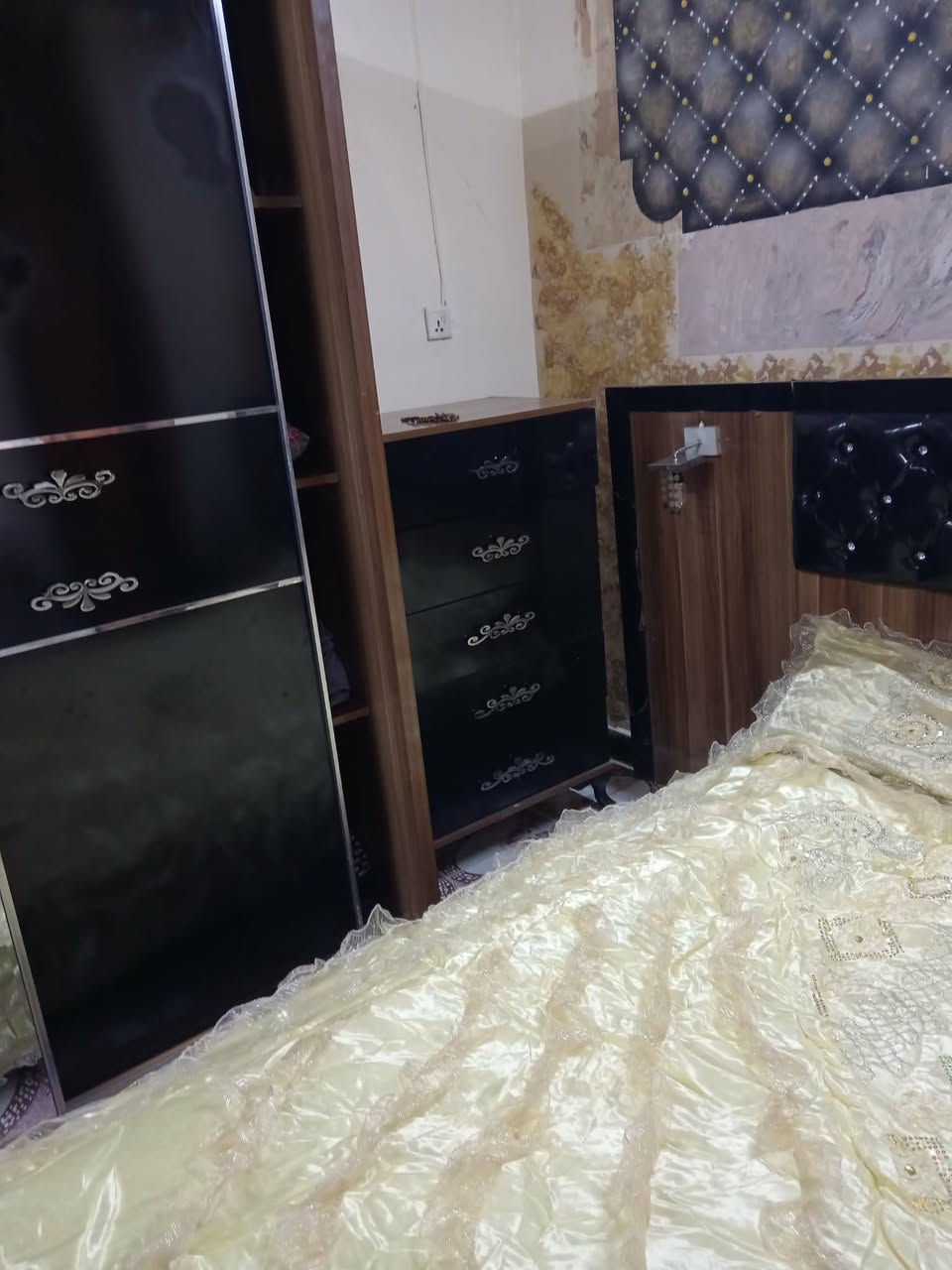 غرفة تركي للبيع السعر 430 ألف  ....
غرفة 7 قطع حلوة وأمرتبة    .....
للتواصل أتصل  / ***********  
اتريد تجي اتشوفهة موجودة بأي وقت تعال وشوفهة البيت فارغ
