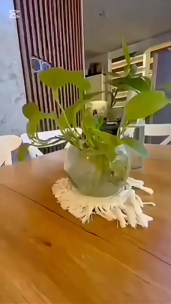 "بيتج يستاهل هاي اللمسة! ✨
 يجمع بين الأناقة والمتانة.
السعر : 190 ألف بس! 💸
والتوصيل؟ مجاني لكل محافظات العراق 🇮🇶🚚
​لحگوا على العرض وراسلونا ع الخاص أو واتساب: ***********"

#أثاث #ديكورات #ميز_طعام #عروض #العراق #بغداد #توصيل_مجاني #مودرن #تأثيث #البيت_العراقي
