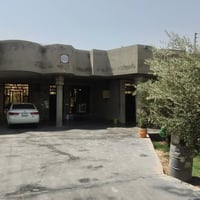 يوجد دار للبيع مساحة نصف دونم كافه الخدمات كهرباء الماء مينقطع  لبيت ي...