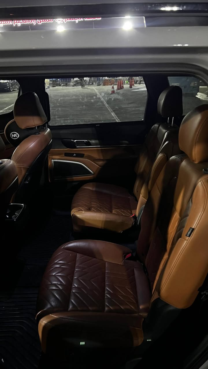 #كيا تيلورايد لون مميز موديل2024
#الضرر غرق السيارة اجت تعمل وتسير اجري عليها بعض التصليحات وبيها بارد بالباب الخلفي الجهة اليسرى

#الرقم :فحص مؤقت بأسمي

#المواصفات : 

▪️السيارة : كيا تولارايد لون سمنتي مميزة
▪️الموديل .2024(  x lain)
▪️المحرك : 3.8L (ستة سلندر)
▪️العداد :18 الف كيلو حقيقي
▪️حجم الويل : ويل كب حجم 20 مع طقم تايرات بحالة ممتازة
▪️كشنات السيارة جلد عسليVip
▪️فتحة سقف (سلايد روف) بالقمارة
      السيارة 5 وضعيات قيادة 
      السيارة دفع امامي
▪️خاصية تحديد المسار
▪️رادار امامي للتوقف التلقائي
▪️حساس خلفي 
▪️حساسات و رادارات الاجتياز الجانبية (نقاط عمياء)
▪️ الكاميرا الخلفية دوارة اصل مع الستيرن
▪️تحكم فول كهرباء لمقاعد المقدمة 
▪️شاشة الدشبول حجم كبير للتحكم بايعازات السيارة       
▪️تدفئة,تبريد لكشنات المقدمة
▪️السيارة 7 راكب
▪️ثلاث قطع تبريد
▪️تشغيل عن بعد
▪️تحكم ستيرن جهتين بلوتوث وحاكية وكروس سرعة وتحكم صوت 
▪️نظام ABS مانع انزلاق
▪️السيارة جديدة 

السعر المطلوب .290 ورقة وبيه مجال بسيط

الاتصال على : ***********

البصرة
