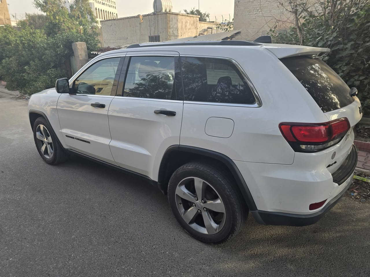 جيب لاريدو ٢٠ بدون ارباك فقط بارد شبر   مكاني بغداد    ***********
