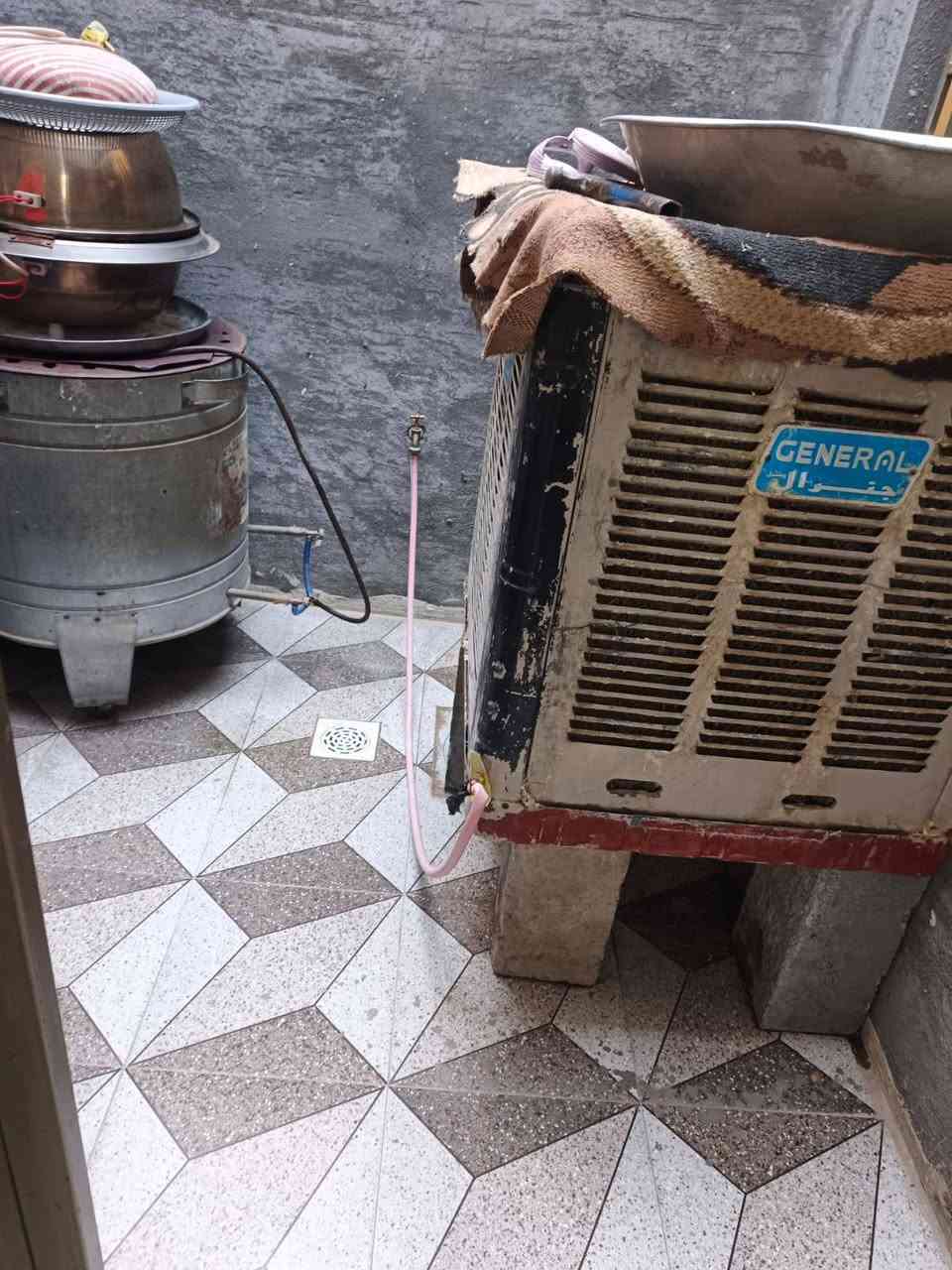 🚨 بيت للبيع بسعر مناسب - بناء حديث 🚨
​فرصة مميزة لامتلاك منزل جاهز للسكن الفوري في موقع هادئ ومميز! امامه التبليط وماء وكهرباء 🫡
​🏡 مواصفات الدار:
​المساحة: 100 متر مربع.
​التصميم والنوع: بناء حديث، طابق واحد.
​الحالة: البيت جاهز تماماً، ومسكون لمدة قصيرة جداً (بحكم الجديد).
​التفاصيل الإضافية: موضحة بالكامل في الصور المرفقة.
​📍 الموقع:
الفلوجة - البجويلة.
​📞 للاستفسار والتواصل مباشرة مع المالك:
واتساب أو اتصال: ***********
