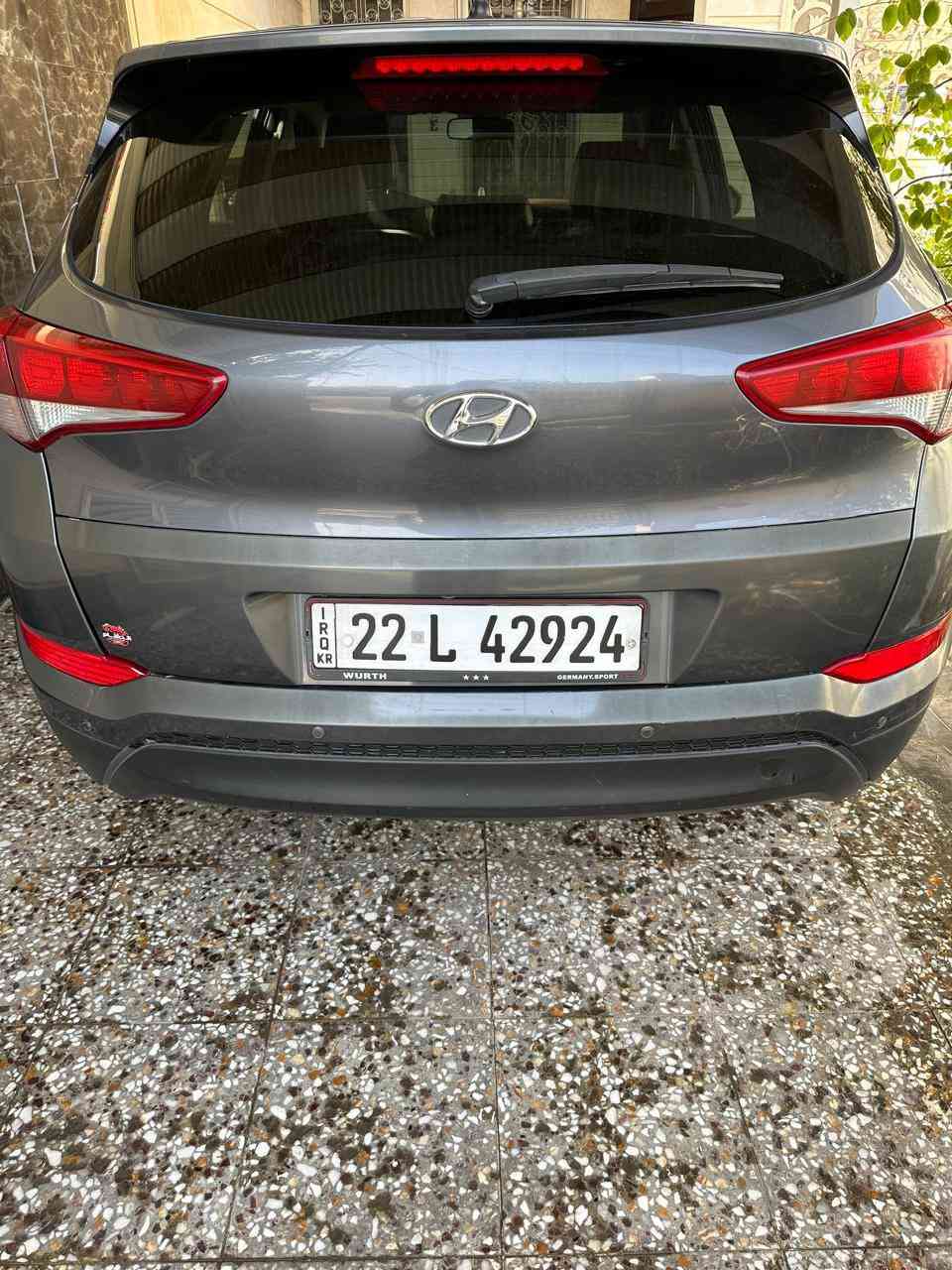 السلام عليكم
 للبيع سيارة استخدام شخصي توكسان نضيفه موديل ٢٠١٨ وارد امريكي السياره مابيهه أي مشاكل  الضرر اللي بيها مال امريكا
1. ابواب خلفية الأيمن والأيسر ومصلحيها وصابغيها 
2. ⁠شبر  قرب الباب الخلفي الأيمن بي ضرر ومصلح ومصبوغ
3. ⁠ طعجه صغيرة من شاحنيها مطخوخة 
4. ⁠بدلت بيها الدعامية الخلفية بدل العادية ام الحساسات وجديدة اصلية وصبغتها بنفس لون السيارة وشديتلها جهاز حساس  يشتغل من البك للخلف اذا صار عارض امامها تخم تاير جديد بطارية جديدة 
مكان السيارة بغداد
 السعر 155 ورقة وبيها مجال ان شاءالله 
للتواصل :
***********
