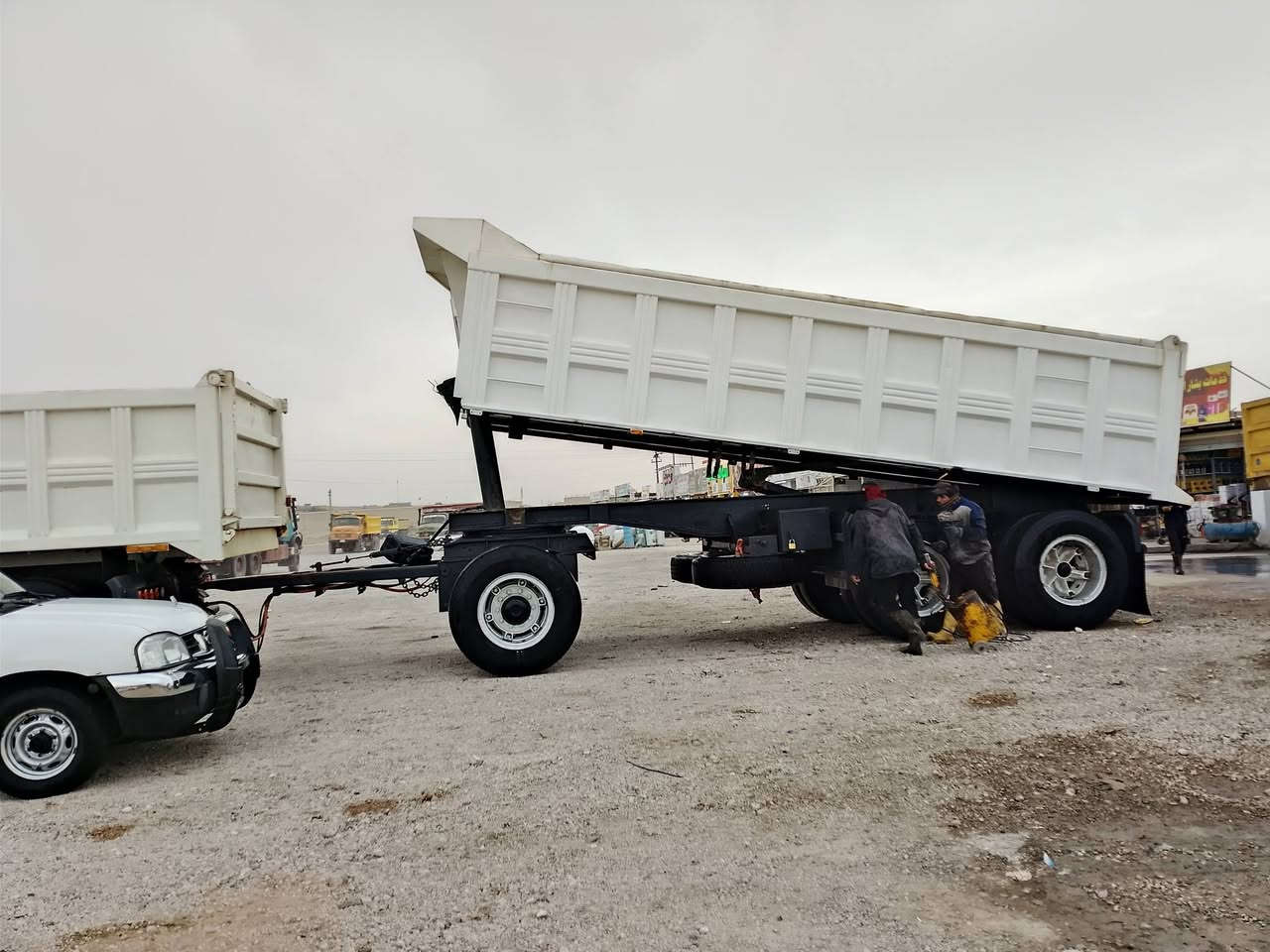 سكانيا قاطرة و مقطوره 113 بدون ربط موديل 92 محرك مجفت جديد كير 900 4في 4مجموعه مان نص بوربرن كبير قاطرة صاج مقطوره برماغ دناكير14 كرسي هوزن سكانيا *********** العنوان بغداد التاجي
