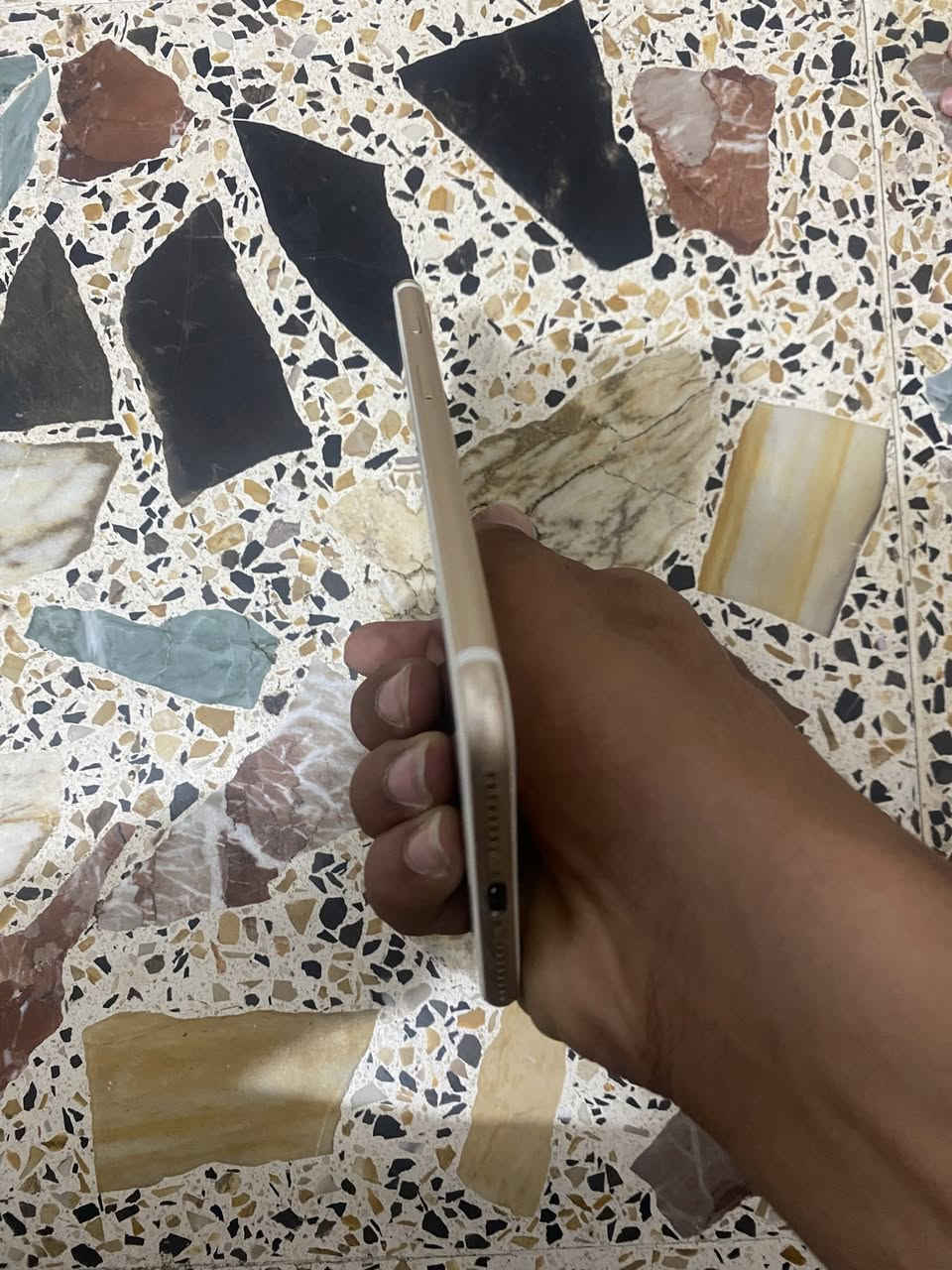 سلام عليكم اليفو سفن بلاص بلادي عله وضع الشركه ذاكره١٢٨ بطاريه69 قسمن بلاه صرفه حيل زين لبيع او مراوس ب١١ ونطي فرق عادي حته لو مبدل بي شي ***********
