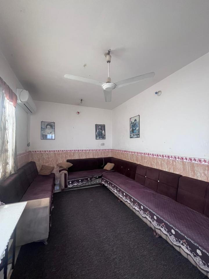 بيت مساحته 100 متر
عگادة طابو صرف 
غرفة صالة برانية مطبخ حمام2 ومناور 2
حي الجامعة نهاية شارع سوات مقابل مجمع الشمس السكني. يرهم يصير محلات او شقق سكنية
السعر 145 وبي مجال
التواصل : 
***********
