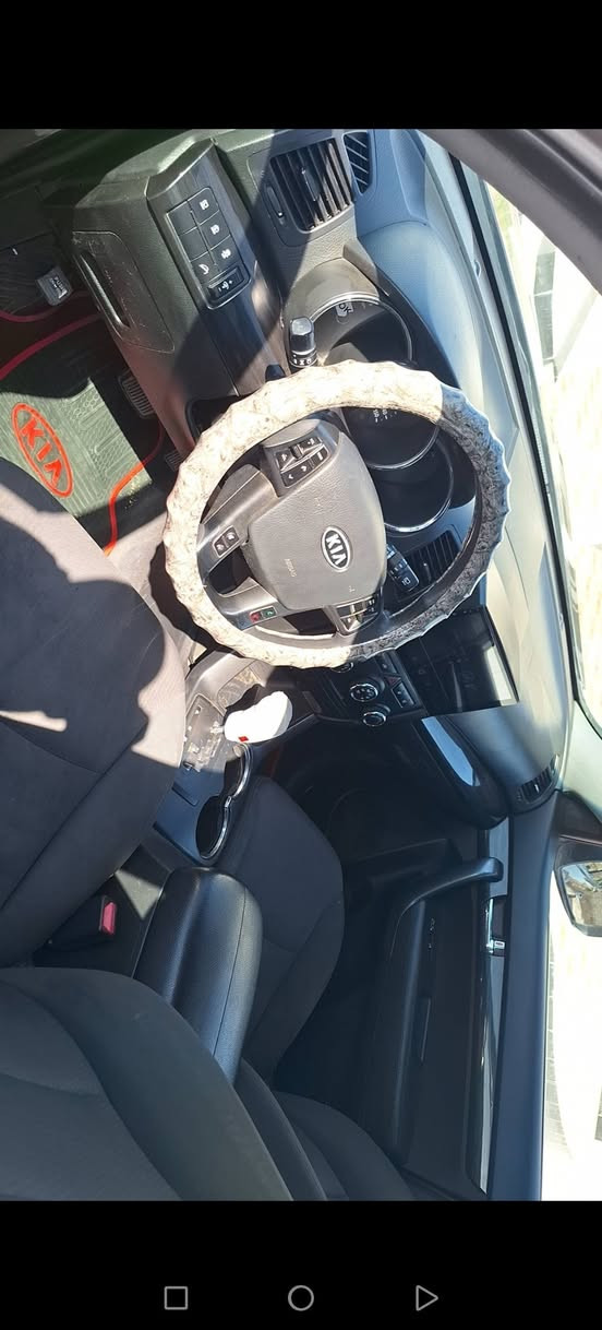 للبيع كيا سورنتو موديل 2013 رقم كركوك دولي سنويه لغايه 2030 شرط التحويل السياره بيه نصف باب سايق خلفي صبغ السياره محرك ٤ سلندر ٢٤٠٠ بشرط السياره تخم تاير صدر تبريد دوشمه كله جديد السياره جديده مال جناي السعر 140 للإستفسار الاتصال على هاذه الرقم *********** العنوان كركوك الحويجه العباسي قريه العيون
