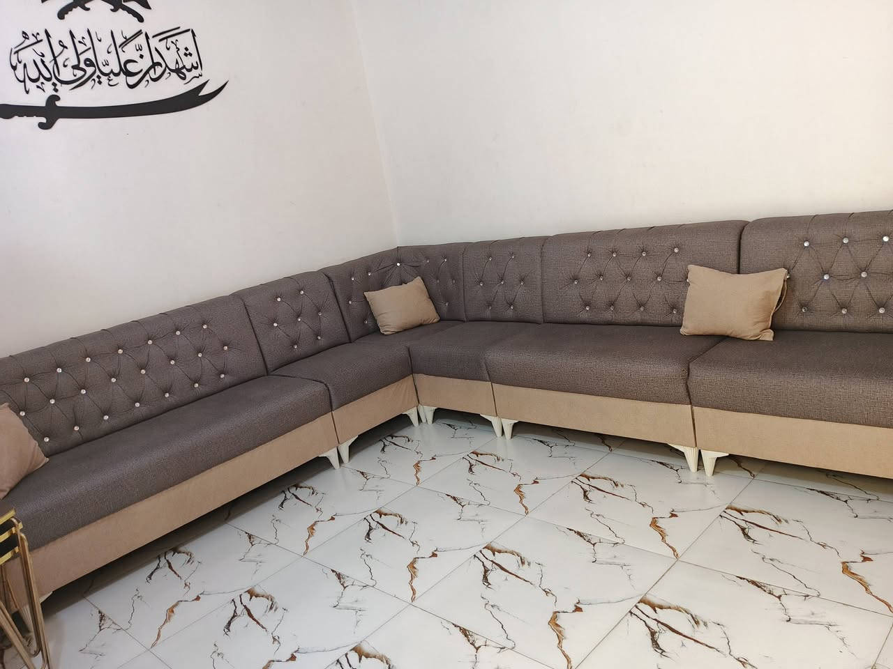 ديوان ١١ مقعد. تزكام جديد. خدش مابي.
مع كوشات ٦ وطبلات خشب. ومفرش 
ب٥٠٠


**إذا كنت صاحب هذا الإعلان وتريد حذفه لأي سبب، رجاءا أرسل رسالة إلى الدعم الفني**