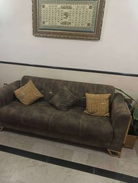 كنب • نظيف جدا • مع البردة