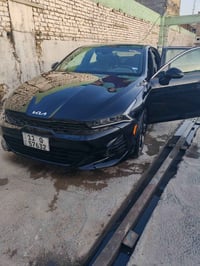كيا k5 وارد امريكي موديل ٢٠٢٢ ظربتها جاملغ وصندوق وجاملغ يمنه بارد بجم...