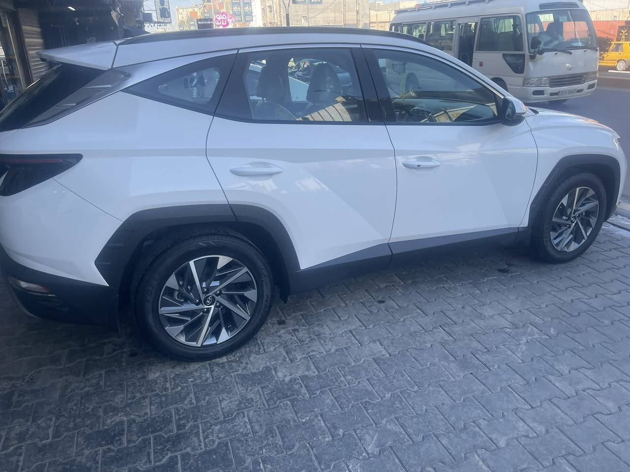 السلام عليكم
توسان 2023 فول مواصفات من عدا البانوراما كشنات امامية كهرباء قطعتين تبريد هند بريك بصمة اشاير بالمري ومري شفط 
السيارة خليجي 
رقم اربيل بأسمي السيارة بوضع الشركة سبير مانازل 
رادار بالمري ورادار خلفي امامي حساسات خلفي امامي 
السعر (215) بيها مجال بسيط 
للاتصال على هذا الرقم 
***********
