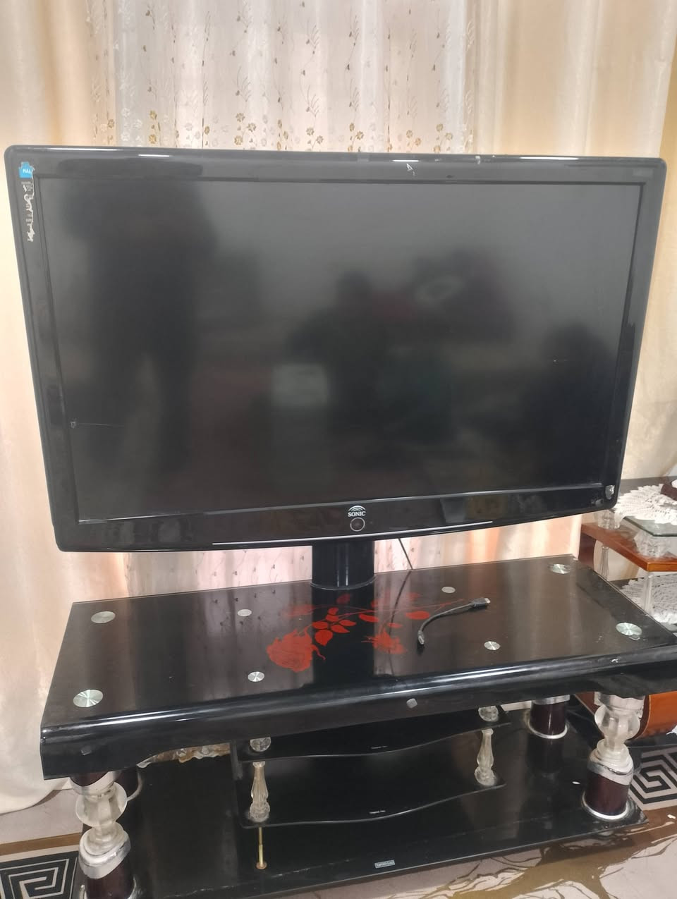 بلازمه مع ميز  نوع Sonic
حجم 50 للبيع بيها نقطه زغيره مامثأره صارلها 10سنوات هاي النقطه
كركوك حي العسكري ***********
السعر 100 بيها مجال بسيط
