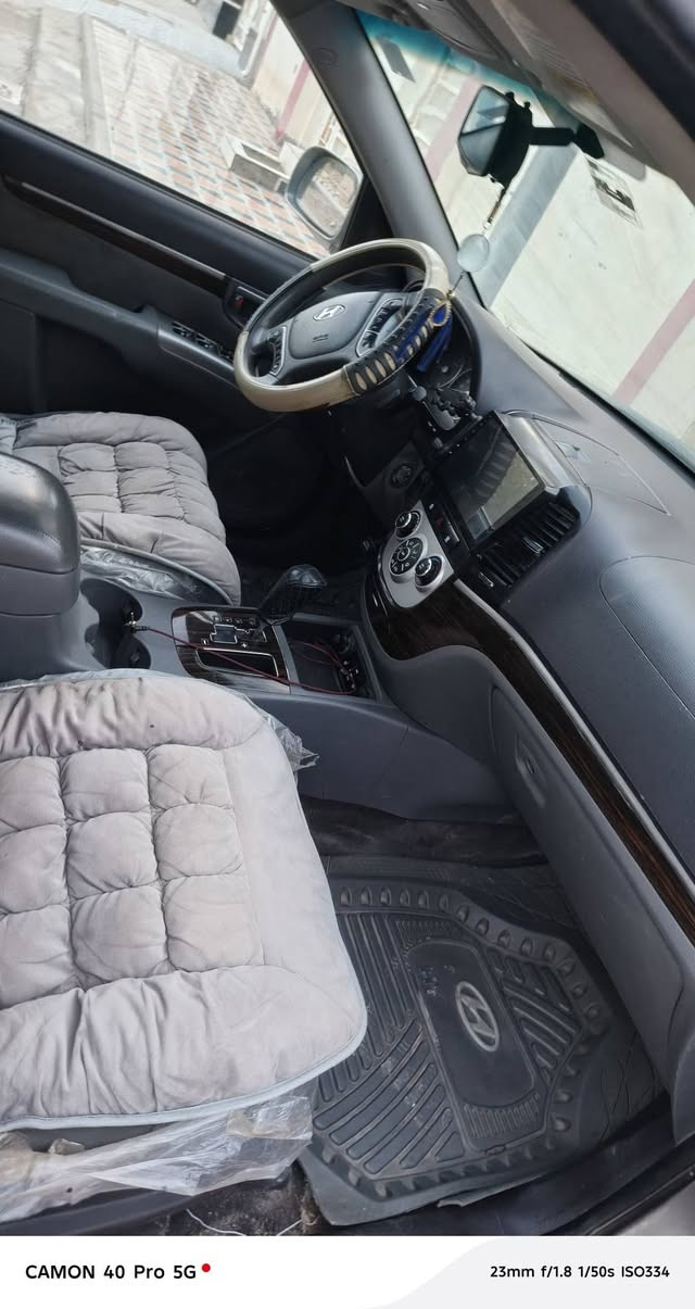 سيارة للبيع سانتا فيه موديل 2012 كفاله عامه السياره ٦ستندر بدون صبغ السياره باسمي رقم نكليزي ***********
