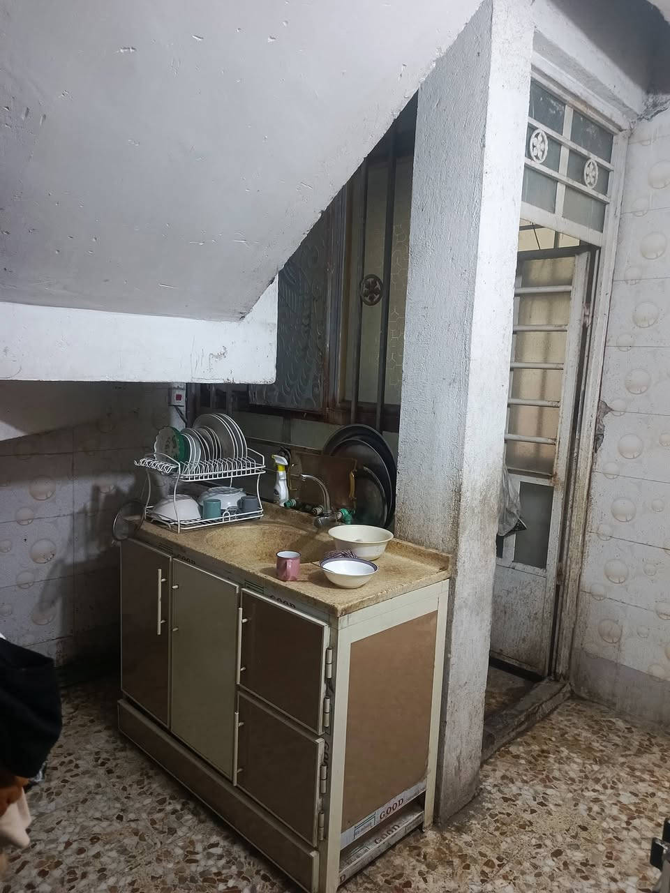 السلام عليكم ورحمه الله وبركاته 
مشتمل في الشعب حي الجزائر 
ماقبل المستوصف 
مشتمل طابقين 
قسام شرعي كل ناوي على بيع البيت 
المساحة ٧٠ متر واقع حال في سند ٦٥ 
البيت البيعه واقع حال مثل ما في الفيديو 
طابو صرف  السعر ٨٥ بي مجال كلش بسيط 
الهاتف *********** يوجد واتساب
