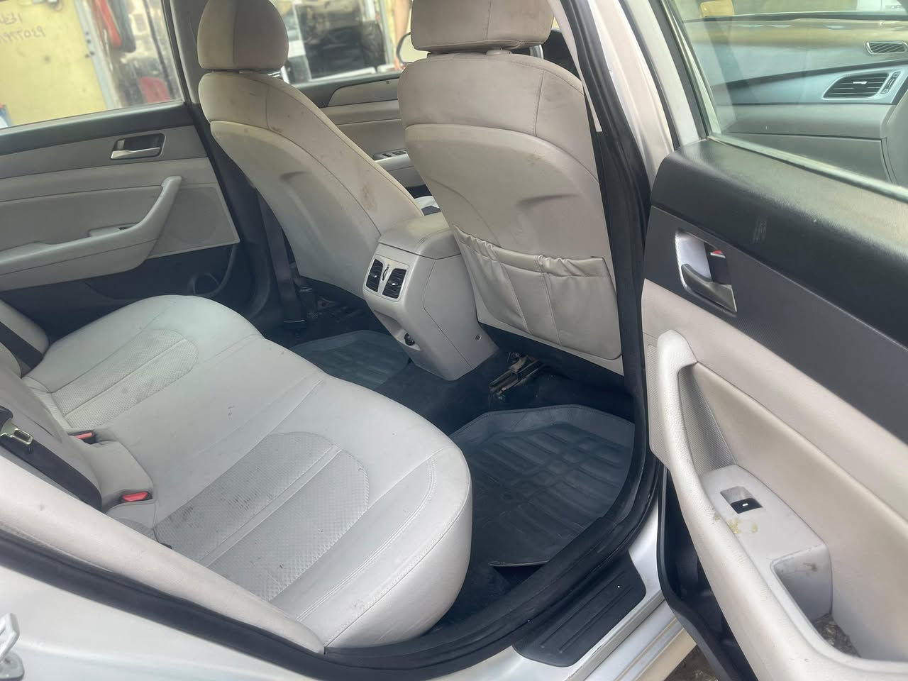 سوناتا 2019 وارد أمريكي رقم بغداد
بصمه اشاير مري بيها قطع صبغ 
السع120 ورقة وبيها مجال العنوان الغزاليه واتس اب فقط 
0770 712 5073
