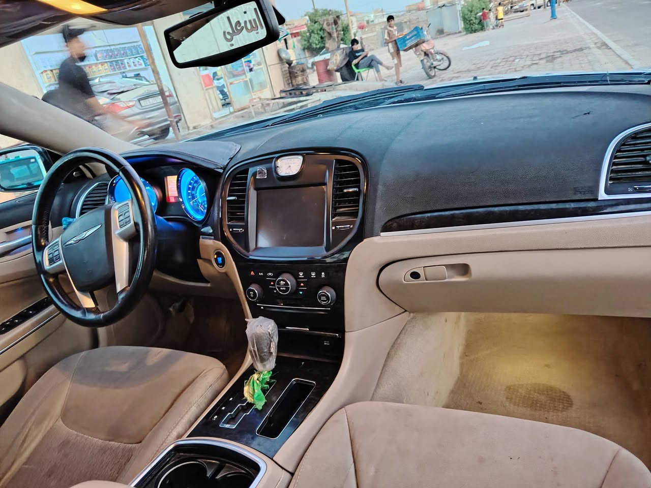 يا لله سلام عليكم اخوتي اوبامه c300 موديل 14 اصل محرك 8 سلندر 5700💪 كلها شغاله مراوح سرعتين انسه
حماوه تبريد منضومه جديده عبوات بانزين زوج جداد شاشه جبيره ويل حجم 20 رياضي تأيرات جداد سياره عليها شوته رياضي اصليه مو تجاريه داخل عسلي كصه جنطه متومه كامله سنويه ولوحات السعر خاص دعااميه موجوده الاماميه
انه ما شادها  🌹 اعتذر عن لا طاله سعرها خاص بسبب النفوس الضعيفه مكاني ميسان العماره لاستفسار *********** ♥️♥️♥️
