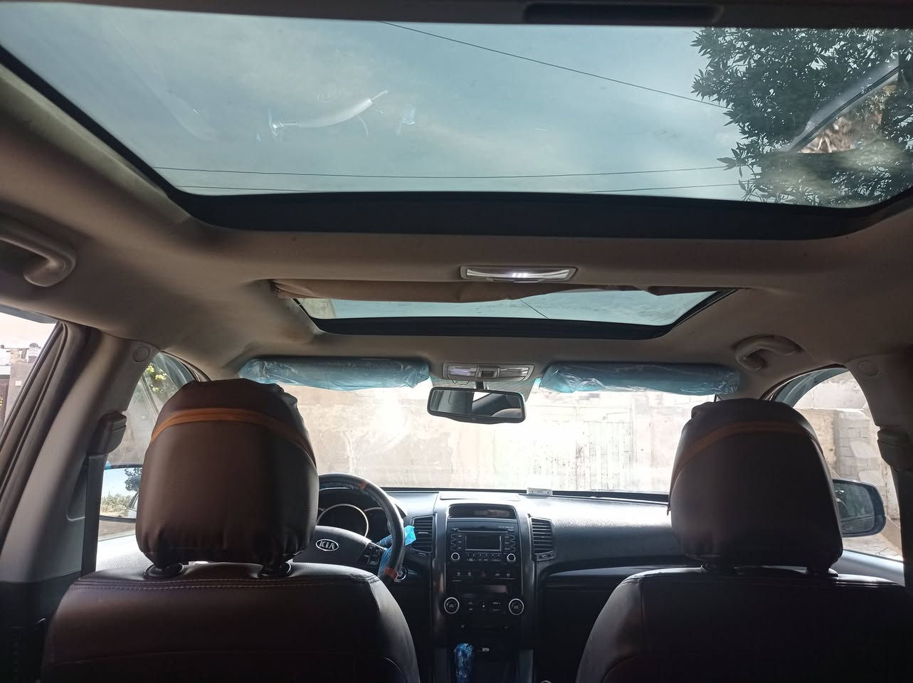 السلام عليكم ورحمة الله وبركاته للبيع او مراوس   
سورنتو 2010 رقم اربيل  الون زيتوني
سياره فول مواصفات خليجي 
محرك 6سلندر 
7راكب 
3قطع تبريد 
فور ويل 
تشغيل بصمه ابواب بصمه 
تحكم ستيرن 
اشاير بل مري 
بنرامه 
كشنات جلد 

باتري جديد 
محرك توني بدلته كله قطع وكاله اصلي 
سنويه ساقطه 
سياره بيه بارد حافت البنيد 
وعندي صوره قبل الشغل 
وبيه شخوط بل باب عكس السايق وكحلتهن 

 ***********
