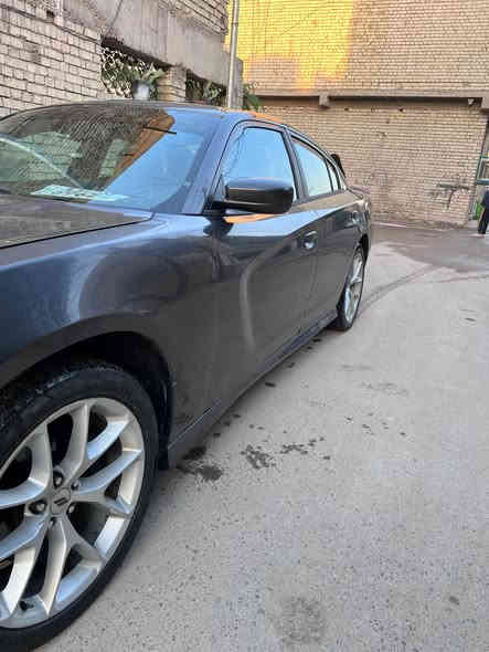 السلام عليكم جارجر 15 للبيع على حادثه بيه سياره شغاله وتمشي سياره داخله كلين بيه طخه بل جاملغ الخلفي وبيه تلحيضات بسيطه صبغ السياره رقم وهزه وسنويه جدد السعر 137 ورقه شرط التحويل ***********
