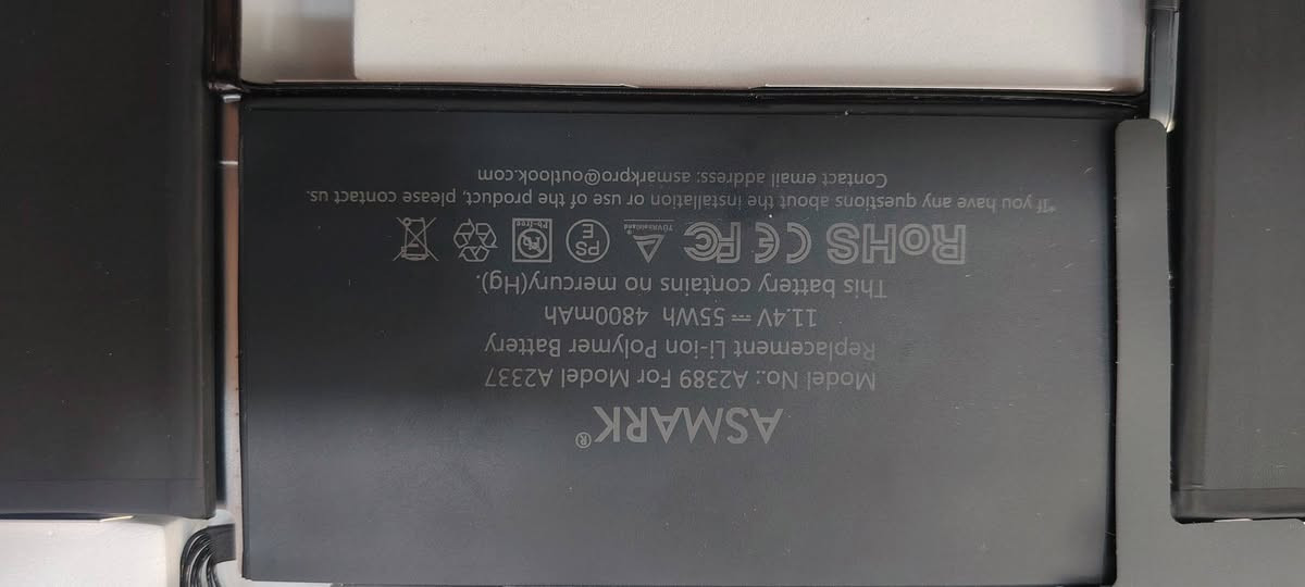 جمال ودلال واصاله  خوان  ٢٥ الف للمهتمين فقط
 بطاريه كمبيوتر محمول، وتحديداً لجهاز Apple MacBook Air 13" (موديل M1، إصدار 2020).نوع البطارية: تحمل البطارية موديل رقم A2389 وهي مصممة لتتوافق مع أجهزة ماك بوك التي تحمل موديل رقم A2337.المواصفات الفنية: تبلغ سعة هذه البطارية 55 واط/ساعة (55Wh) وتعمل بجهد 11.4 فولت.محتويات الحزمة: تظهر البطارية داخل عبوتها الأصلية، وتشير الصورة إلى أنها تأتي مع أدوات التركيب (المفكات الزرقاء الظاهرة على اليمين) لتسهيل عملية الاستبدال.


**إذا كنت صاحب هذا الإعلان وتريد حذفه لأي سبب، رجاءا أرسل رسالة إلى الدعم الفني**