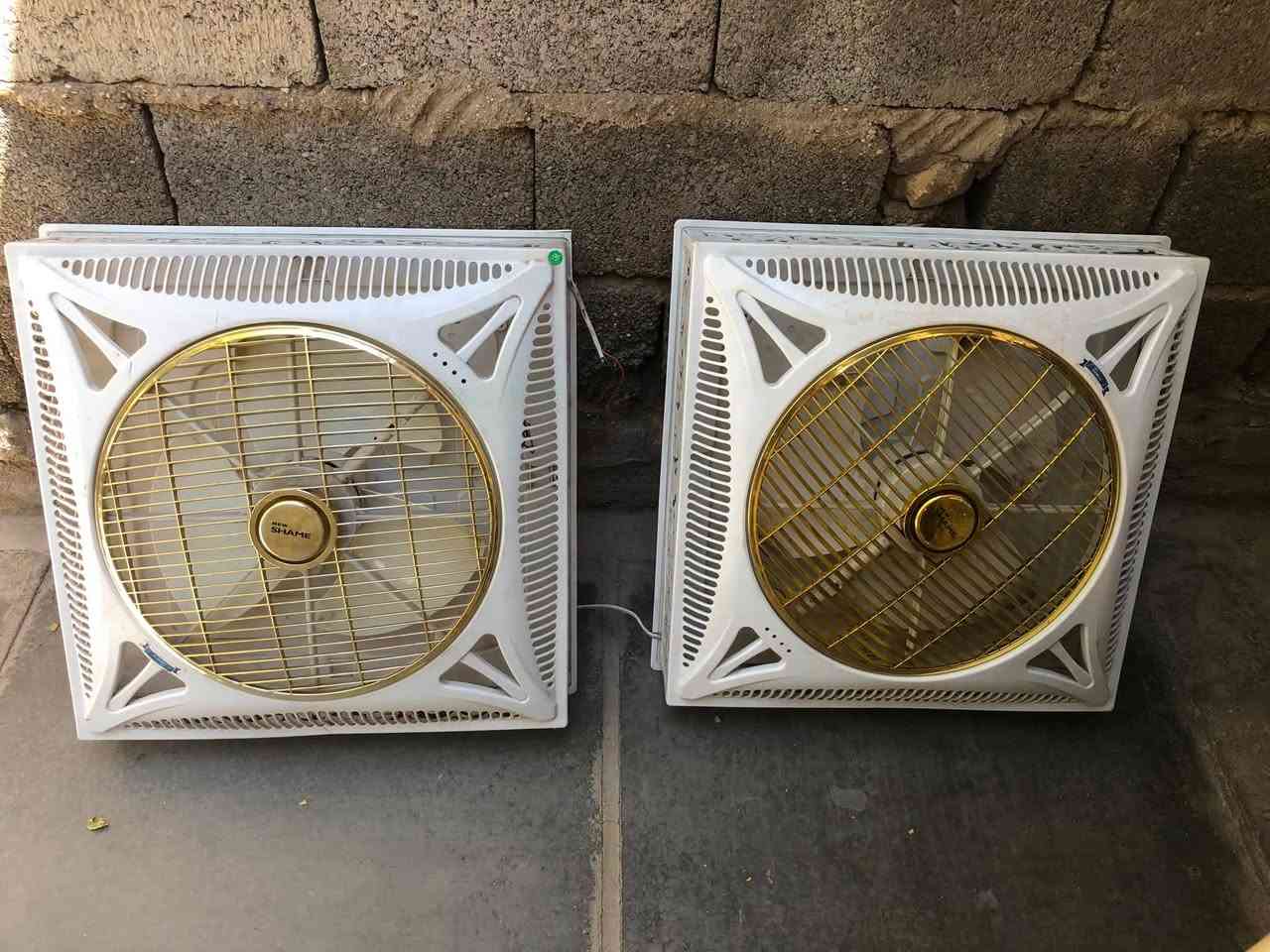 سلام عليكم ، مراوح سقف ثانوي للبيع ثنينهن 30
وعربانه مال اطفال 35 
واتساب , ***********
