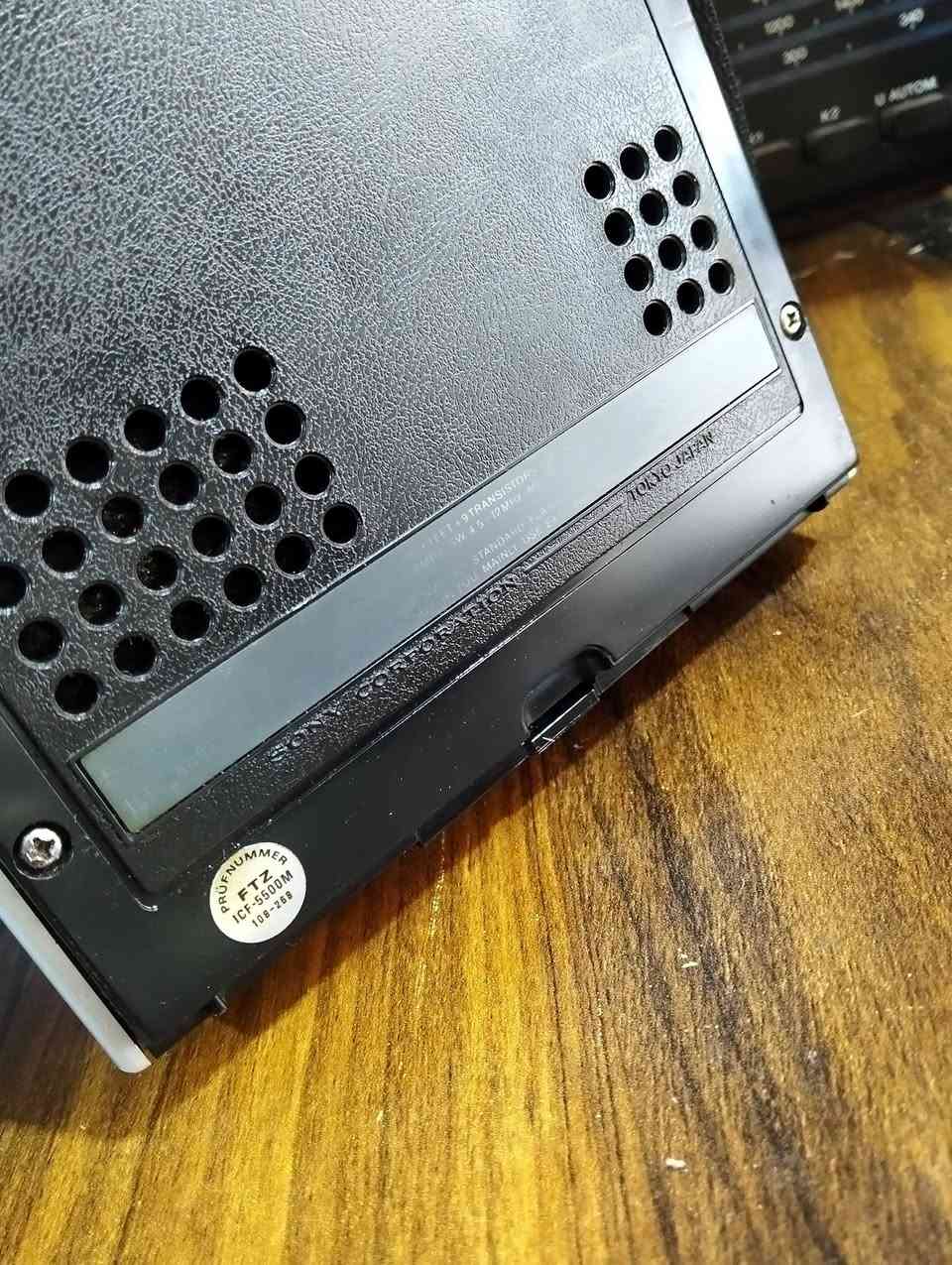 راديو سوني كابتن 55
أنتاج اليابان صنع سنة 1973 
جهاز بلادي غير داخل تصليح 
موجات الراديو FM MW SW 
يوجد فديو بالمنشور يوضح التشغيل 
للحجز المراسله على الخاص


**إذا كنت صاحب هذا الإعلان وتريد حذفه لأي سبب، رجاءا أرسل رسالة إلى الدعم الفني**