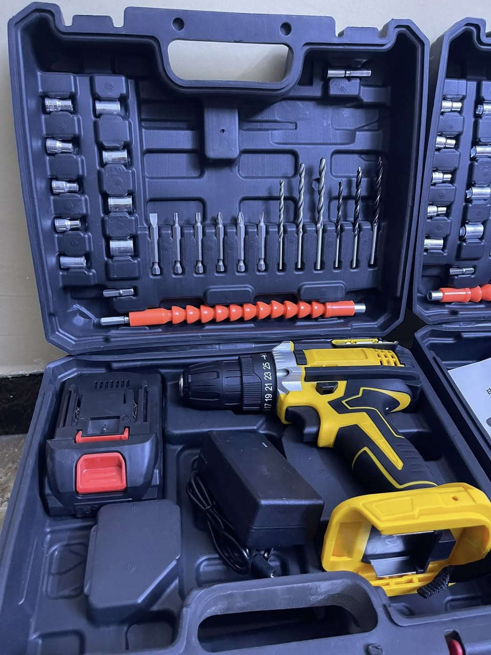 دريل شحن 20 الف  والتوصيل مجاني🔥🔥
التوصيل مجاناً لكل محافظات العراق 🇮🇶 

يحتوي على 26 قطعة برينة حديد وخشب ولقم 

للحجز التواصل واتساب او ماسنجر 
***********
