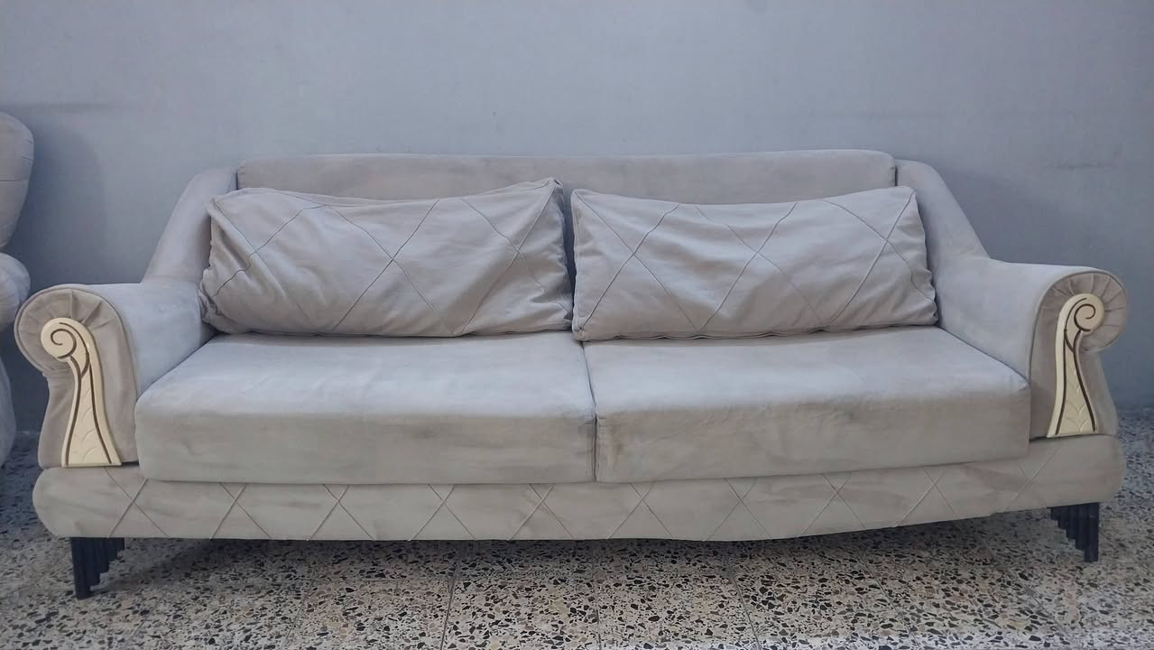 تخم تركي للبيع  ٨ مقاعد يصير سرير   السعر ٤٥٠ مكاني بغداد. بي اضرار  بسيطه


**إذا كنت صاحب هذا الإعلان وتريد حذفه لأي سبب، رجاءا أرسل رسالة إلى الدعم الفني**